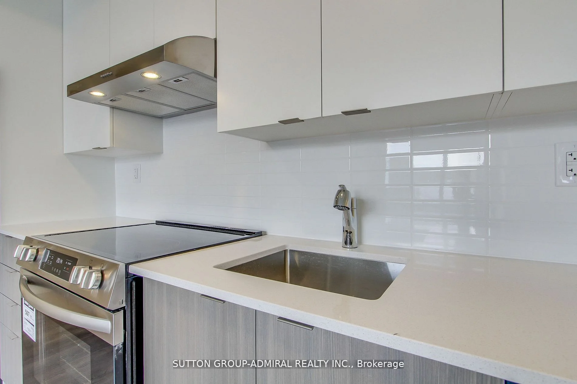 135 Canon Jackson Drive 501, Toronto W04, ON M6M 0C3