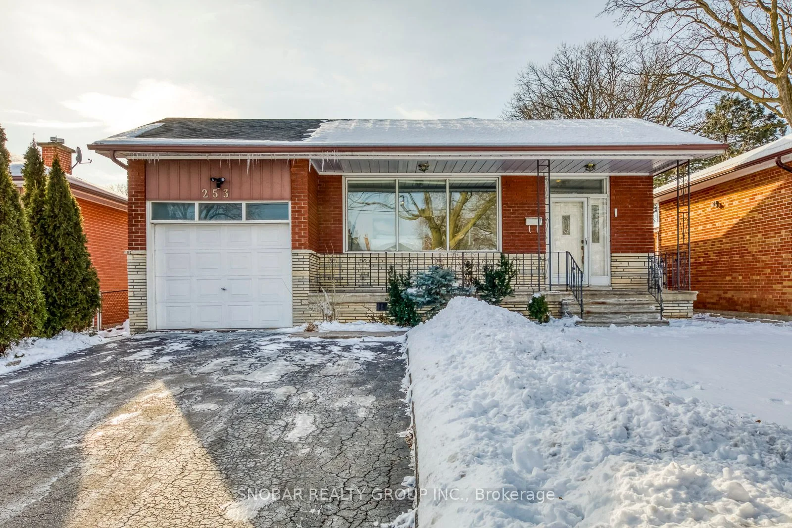 253 The Westway Road, Toronto W09, On M9r 1e9