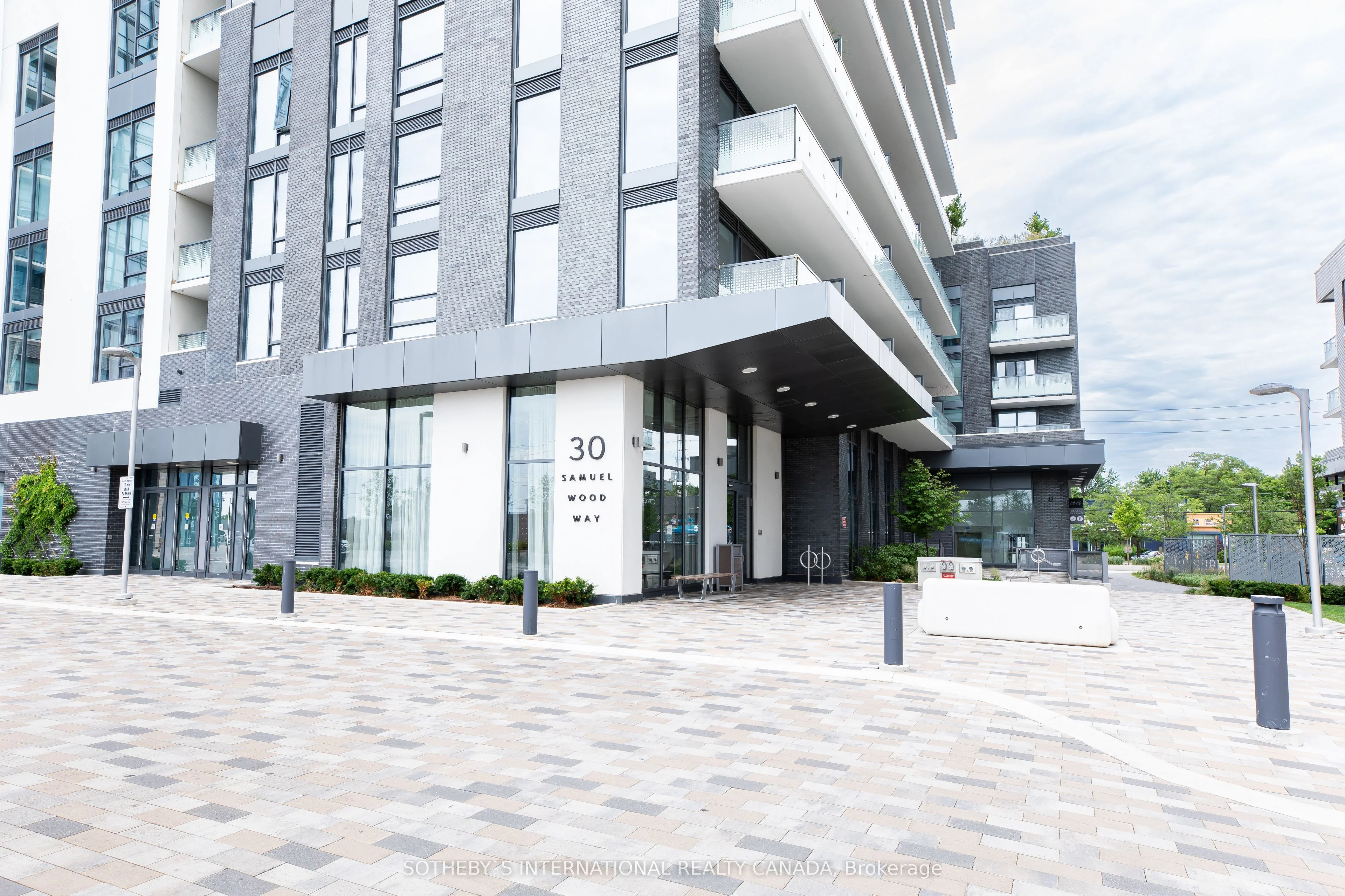 30 Samuel Wood Way W 702, Toronto W08, On M9b 0c9