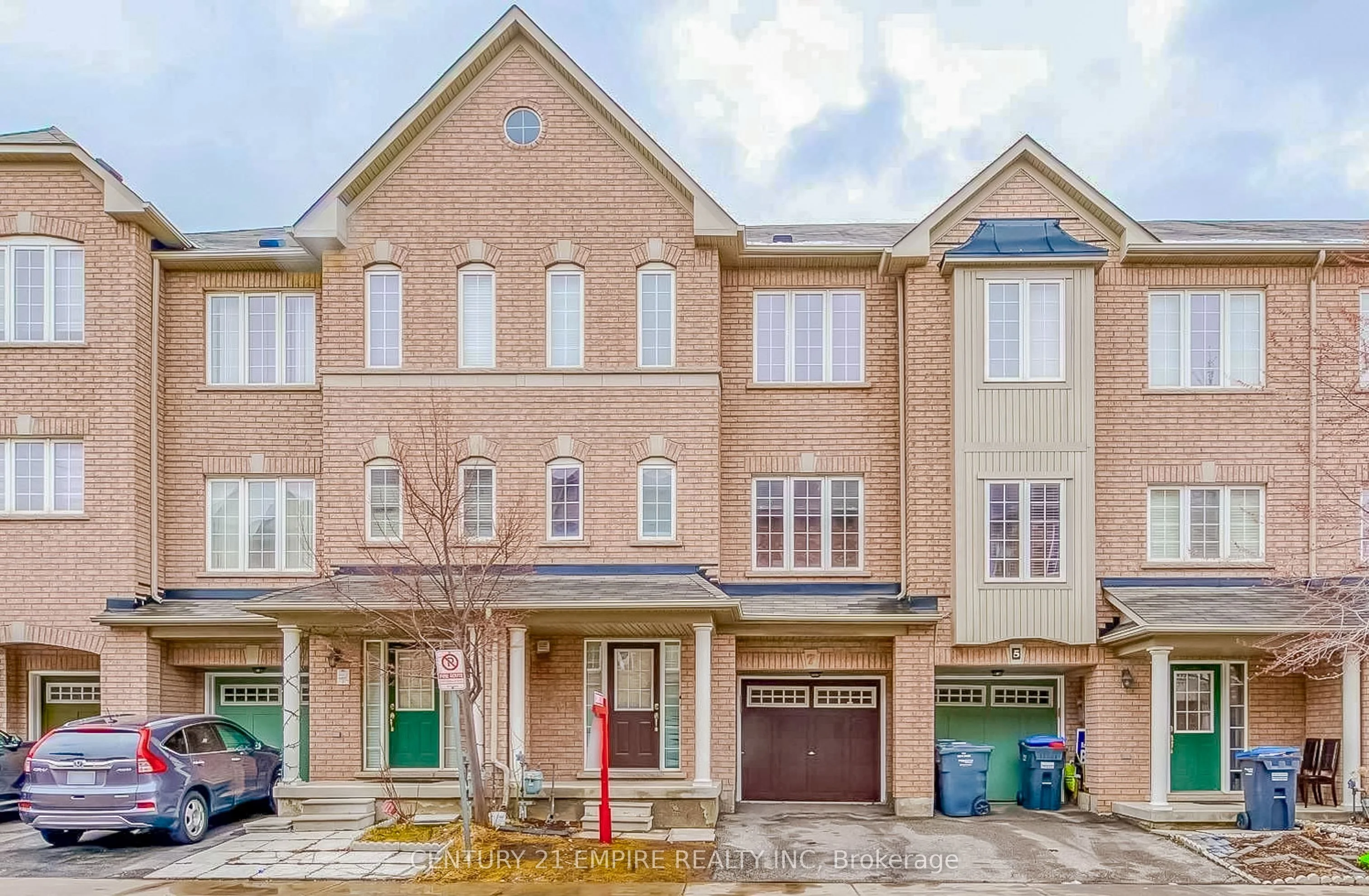 Att/Row/Townhouse in Brampton