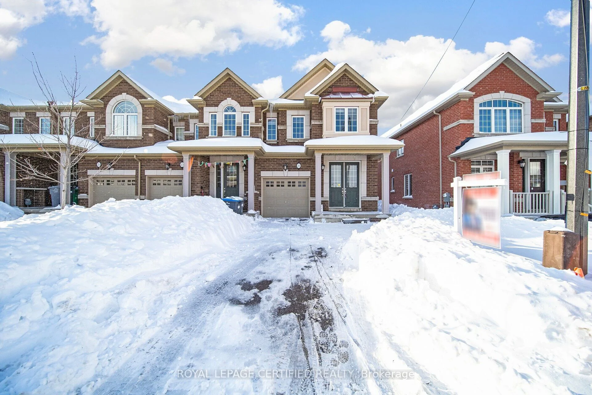 Att/Row/Townhouse in Brampton