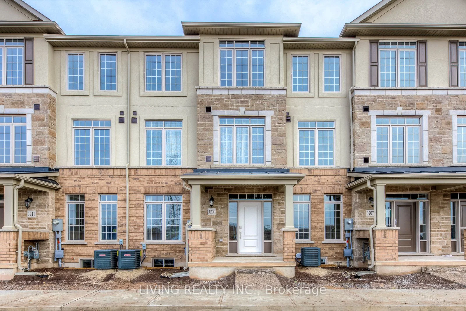 Att/Row/Townhouse in Oakville