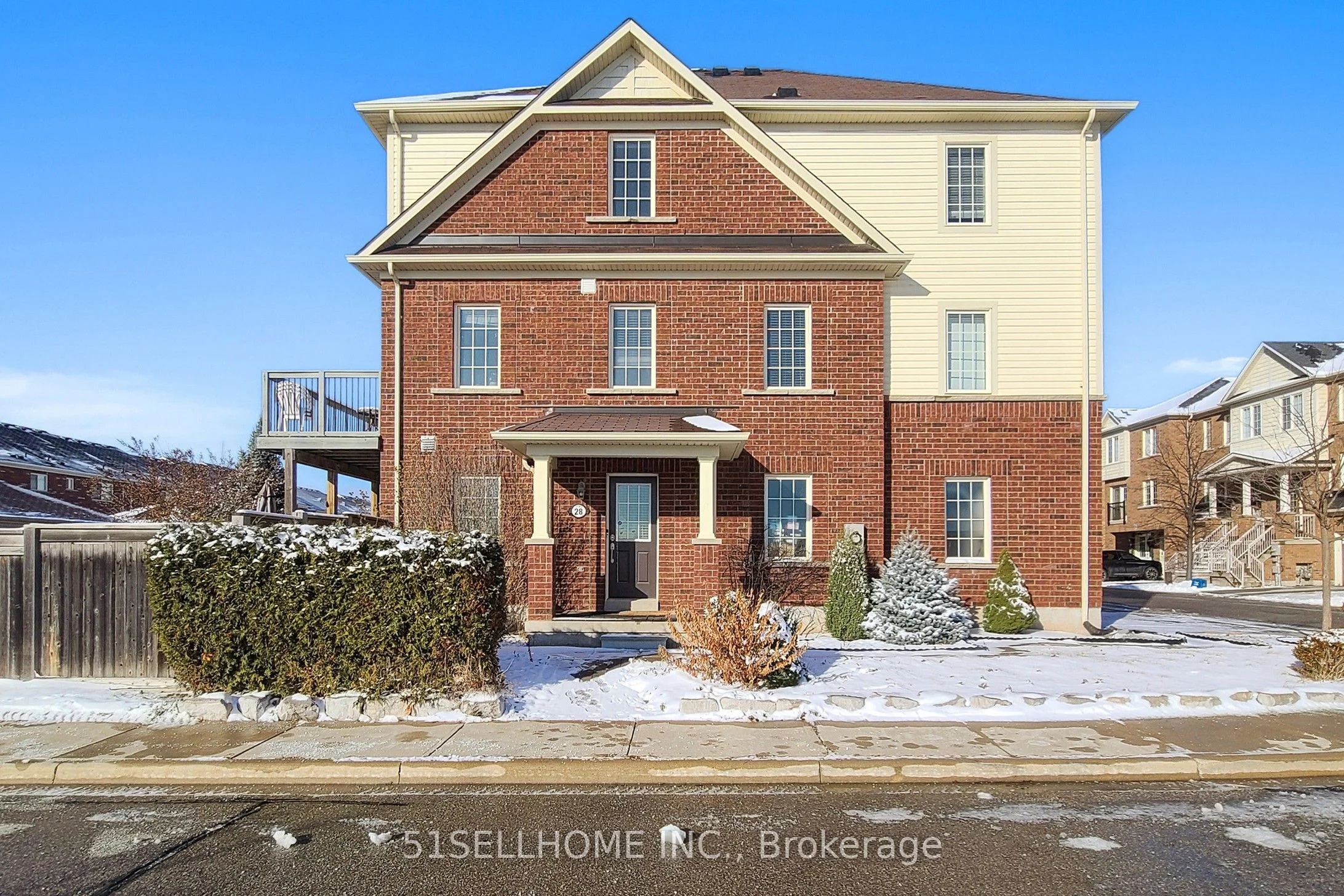 Att/Row/Townhouse in Oakville