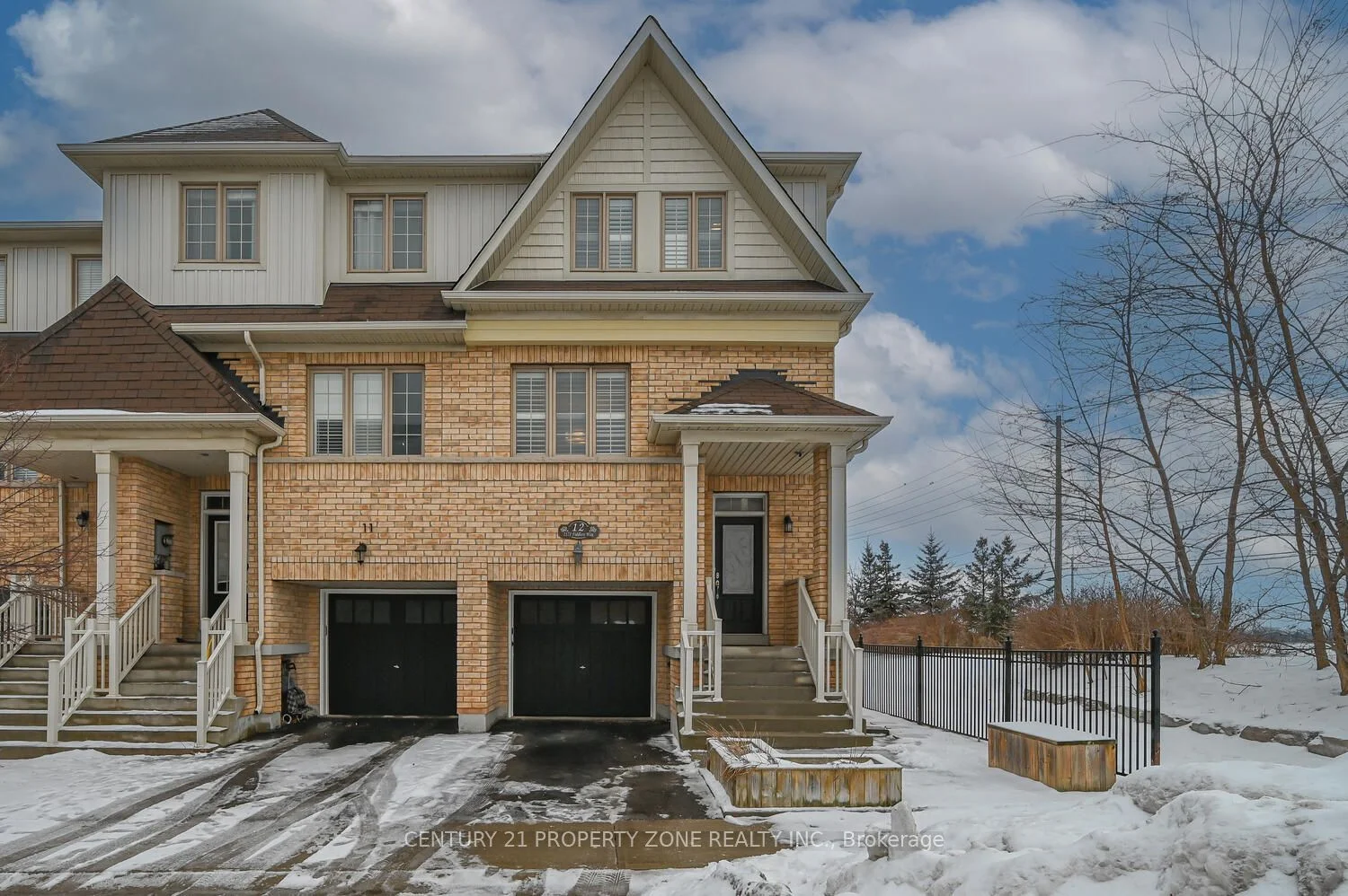 Att/Row/Townhouse in Oakville