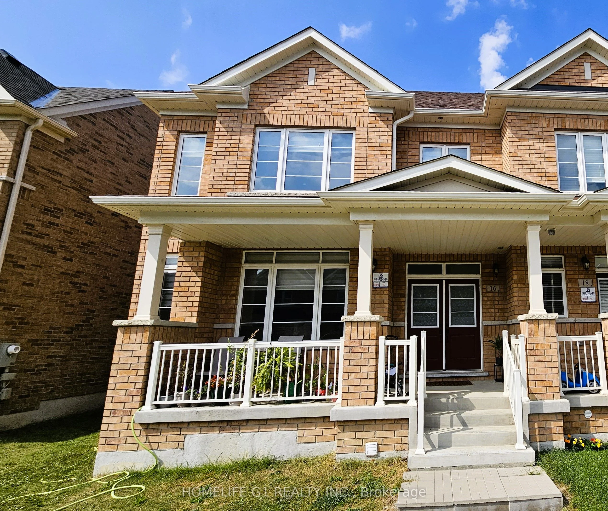 Att/Row/Townhouse in Brampton