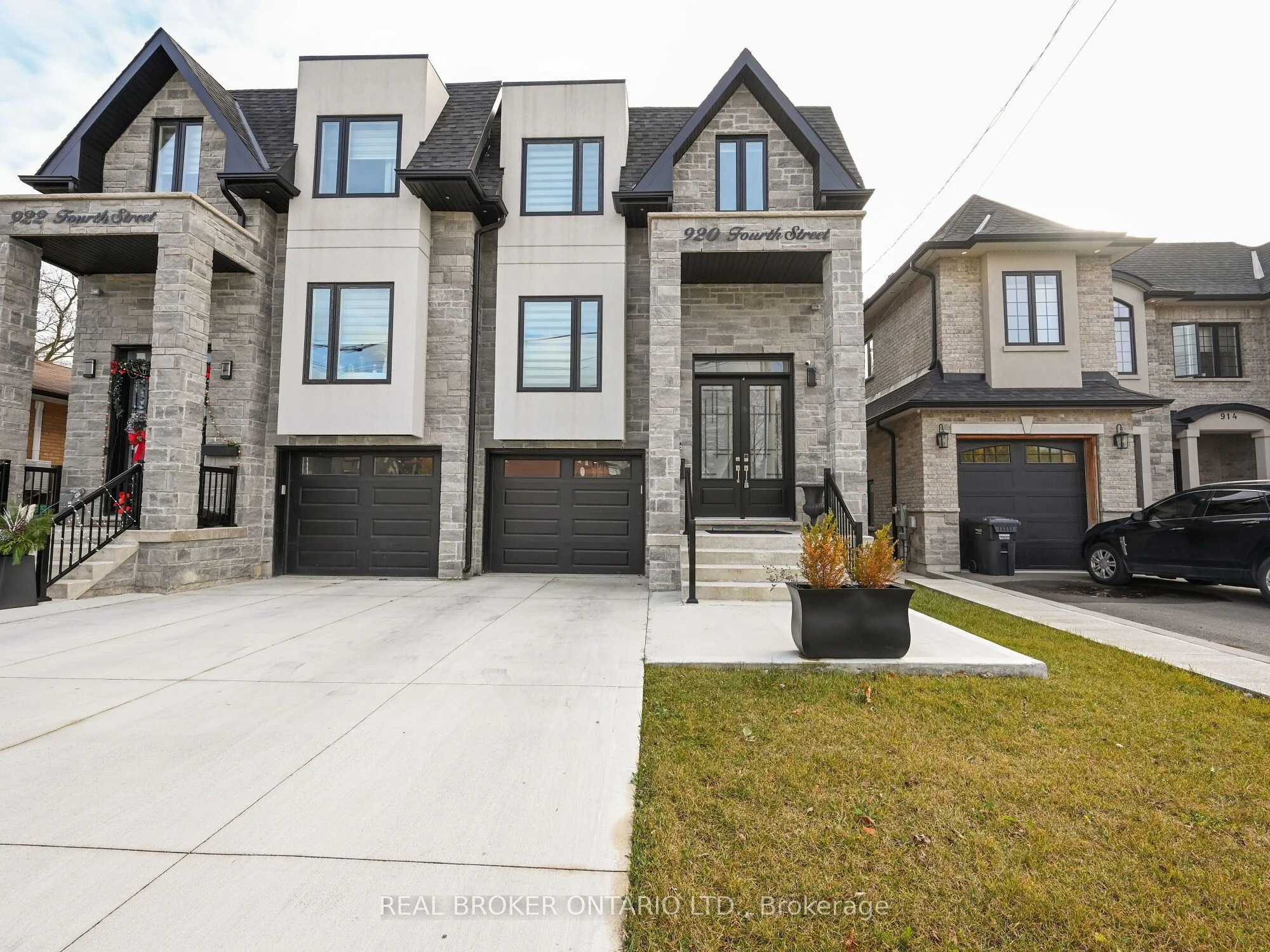 920 Fourth Street, Mississauga, On L5e 1j6
