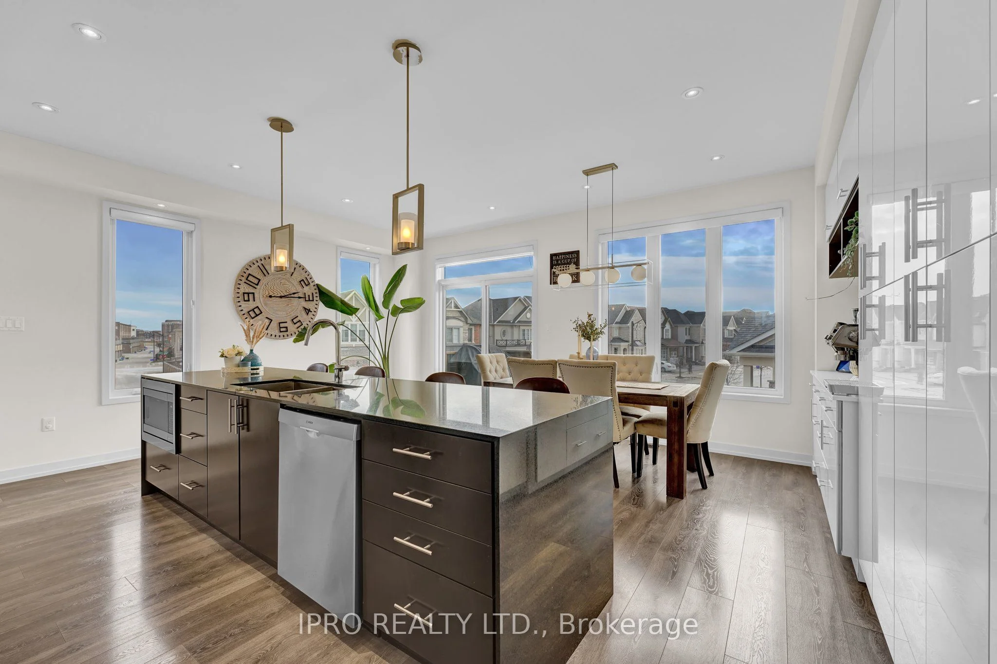 Att/Row/Townhouse in Oakville