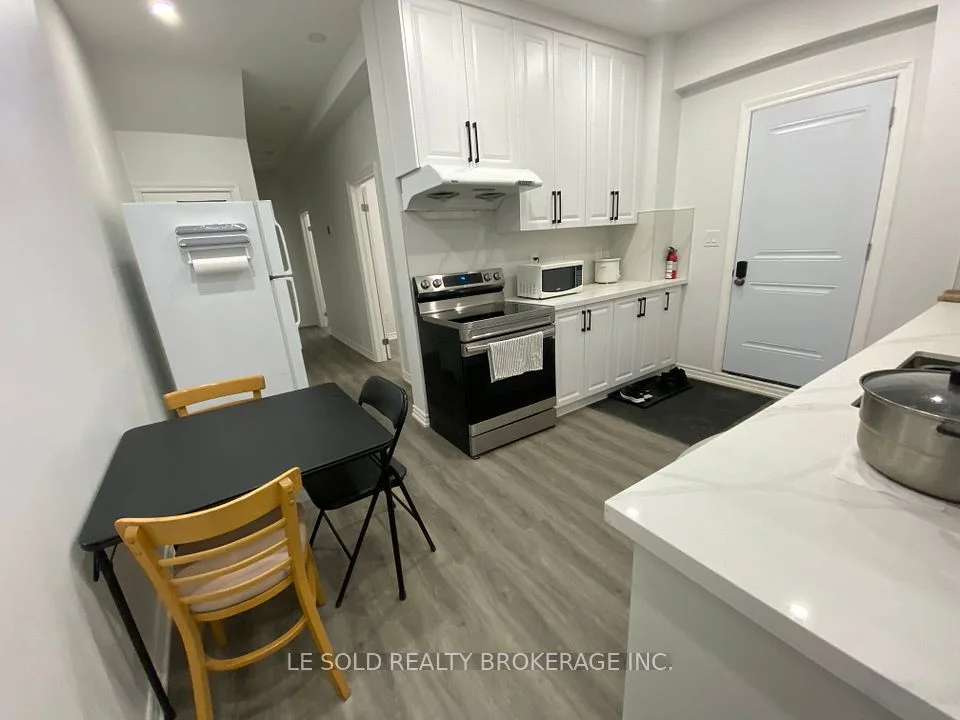 281 Hallam Street 1 BDRM, Toronto W02, ON M6H 2T7