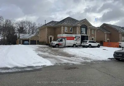 1943 Royal Credit Boulevard, Mississauga, On L5m 4y1