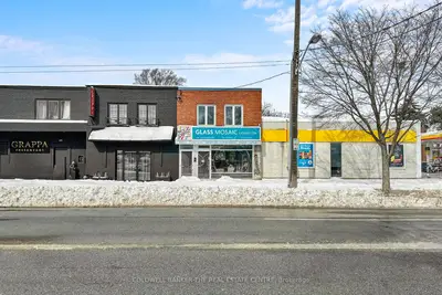 686 A The Queensway, Toronto W07, On, M8y 1k9