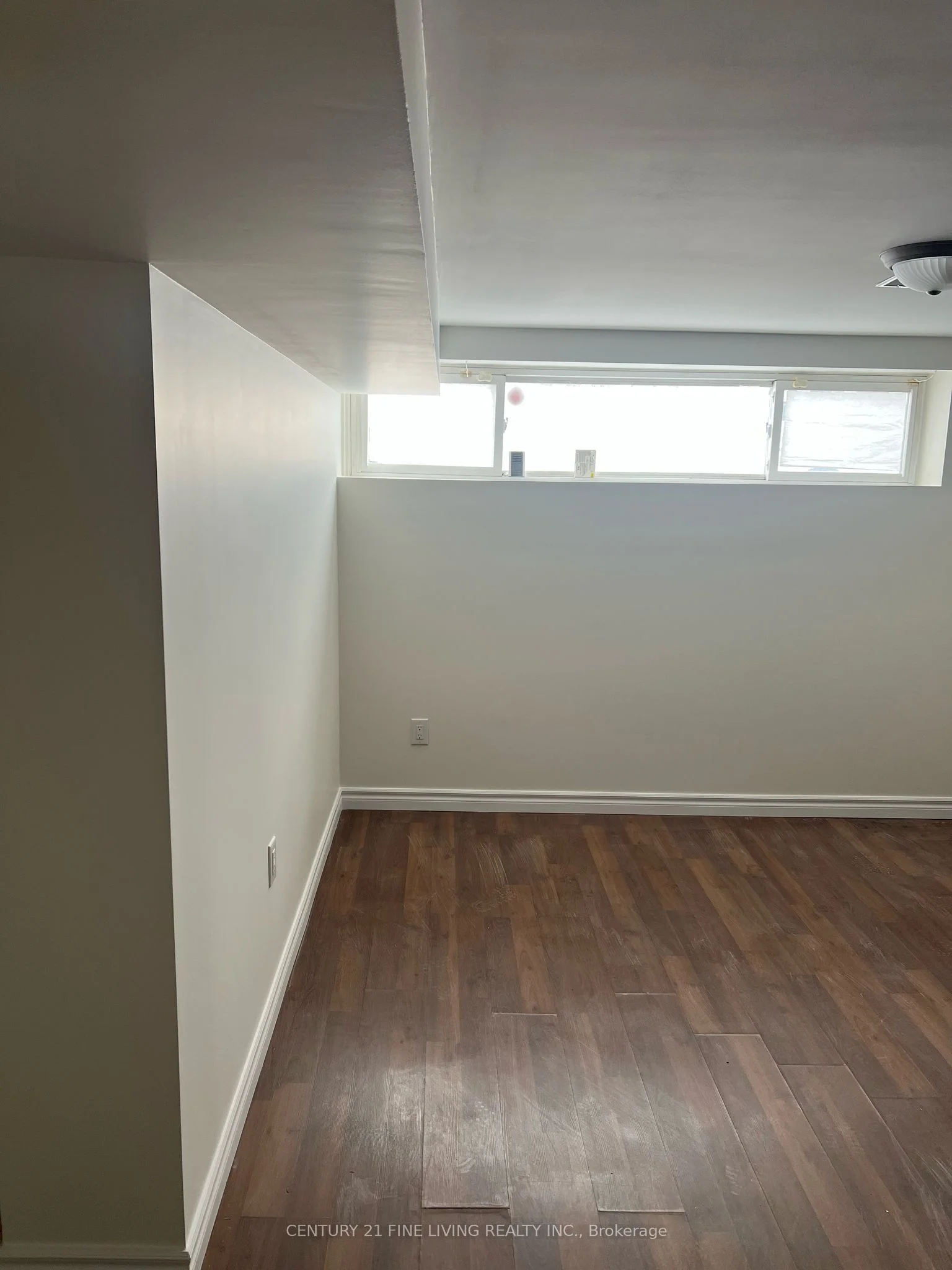 128 Lawnside Drive Bsmt, Toronto W04, ON M6L 1Z7