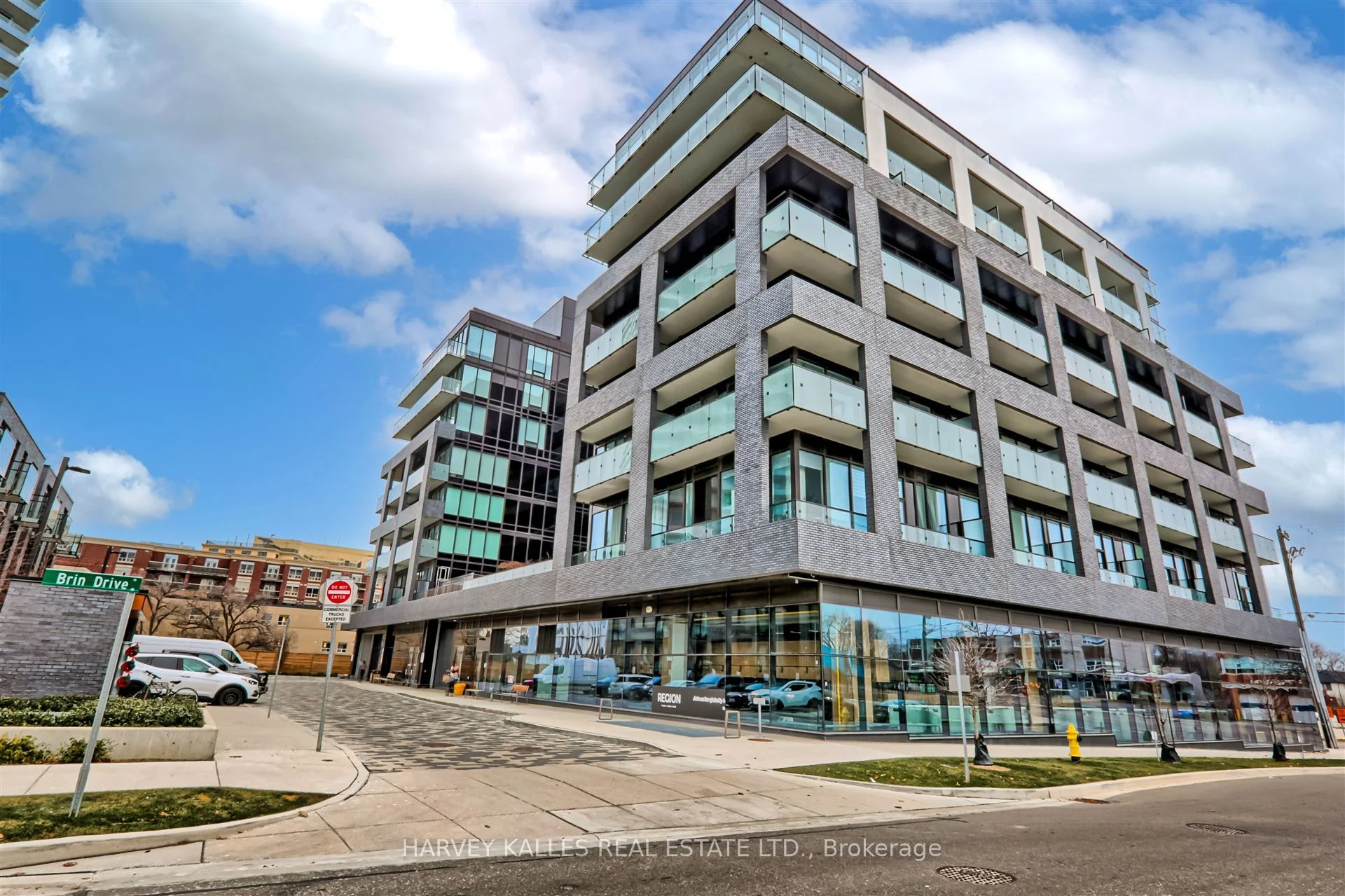 4208 Dundas Street W 412, Toronto W08, On M8x 0b1