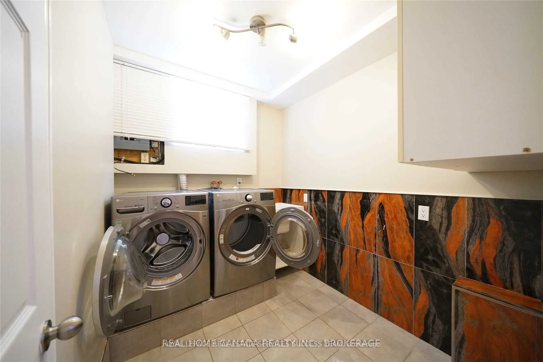 1195 Holton Heights Drive, Oakville, ON L6H 2E6