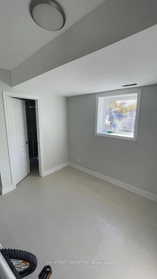 936B Scarlett Road, Toronto W09, ON M9P 2V6