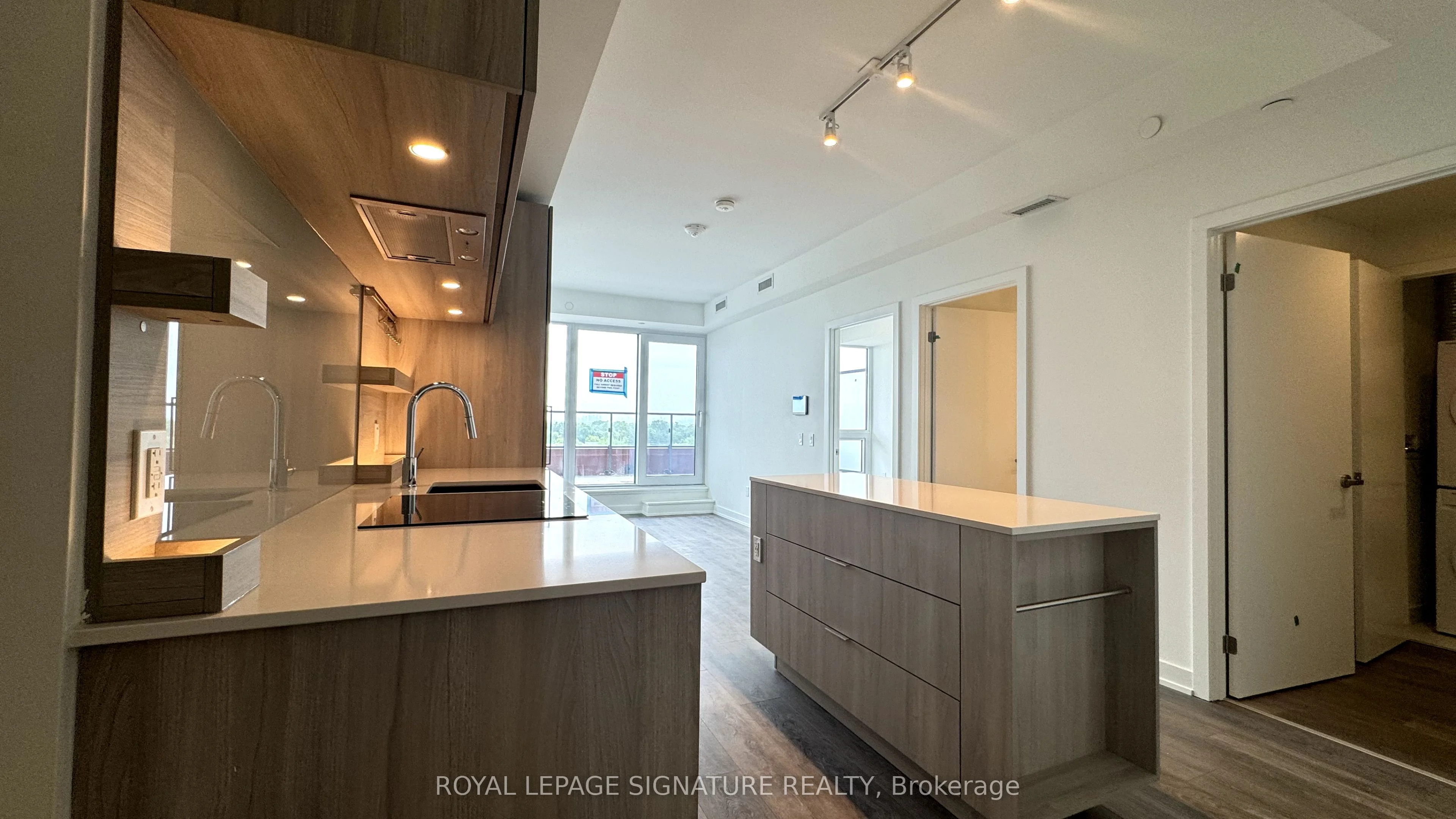 28 Ann Street 722, Mississauga, On L5g 0e1