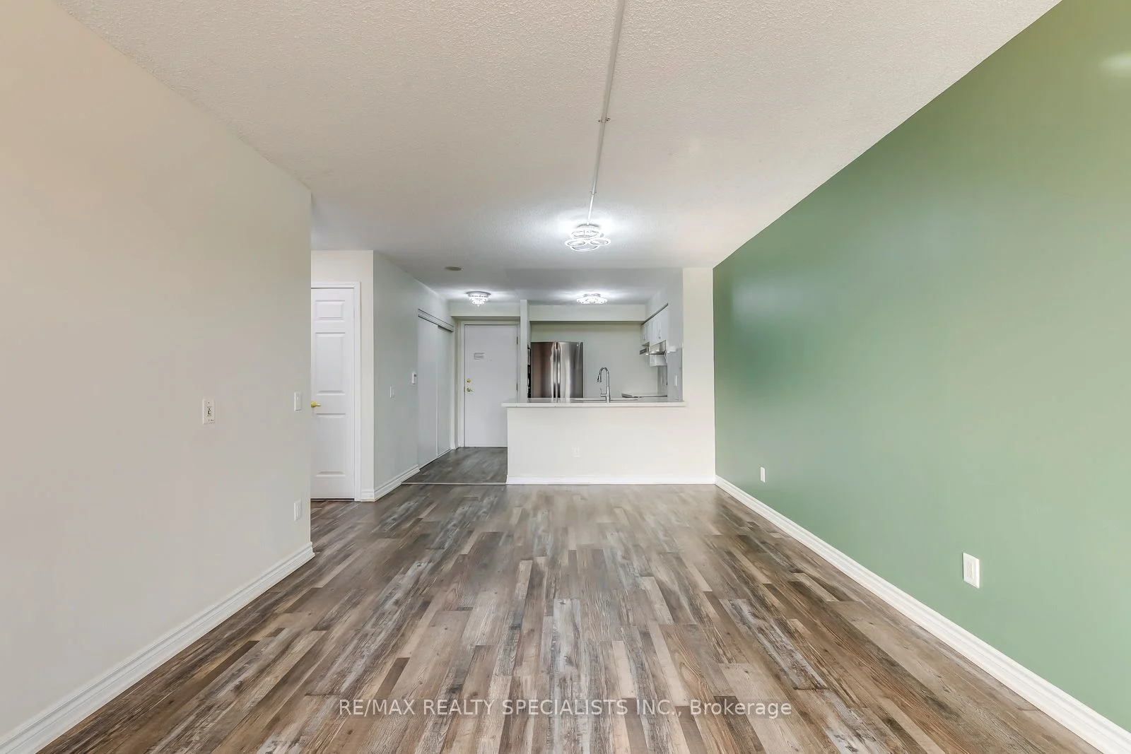 25 Kingsbridge Garden Circle 1127, Mississauga, ON L5R 4B1
