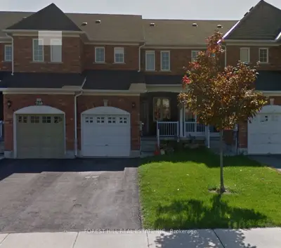 Att/Row/Townhouse in Brampton