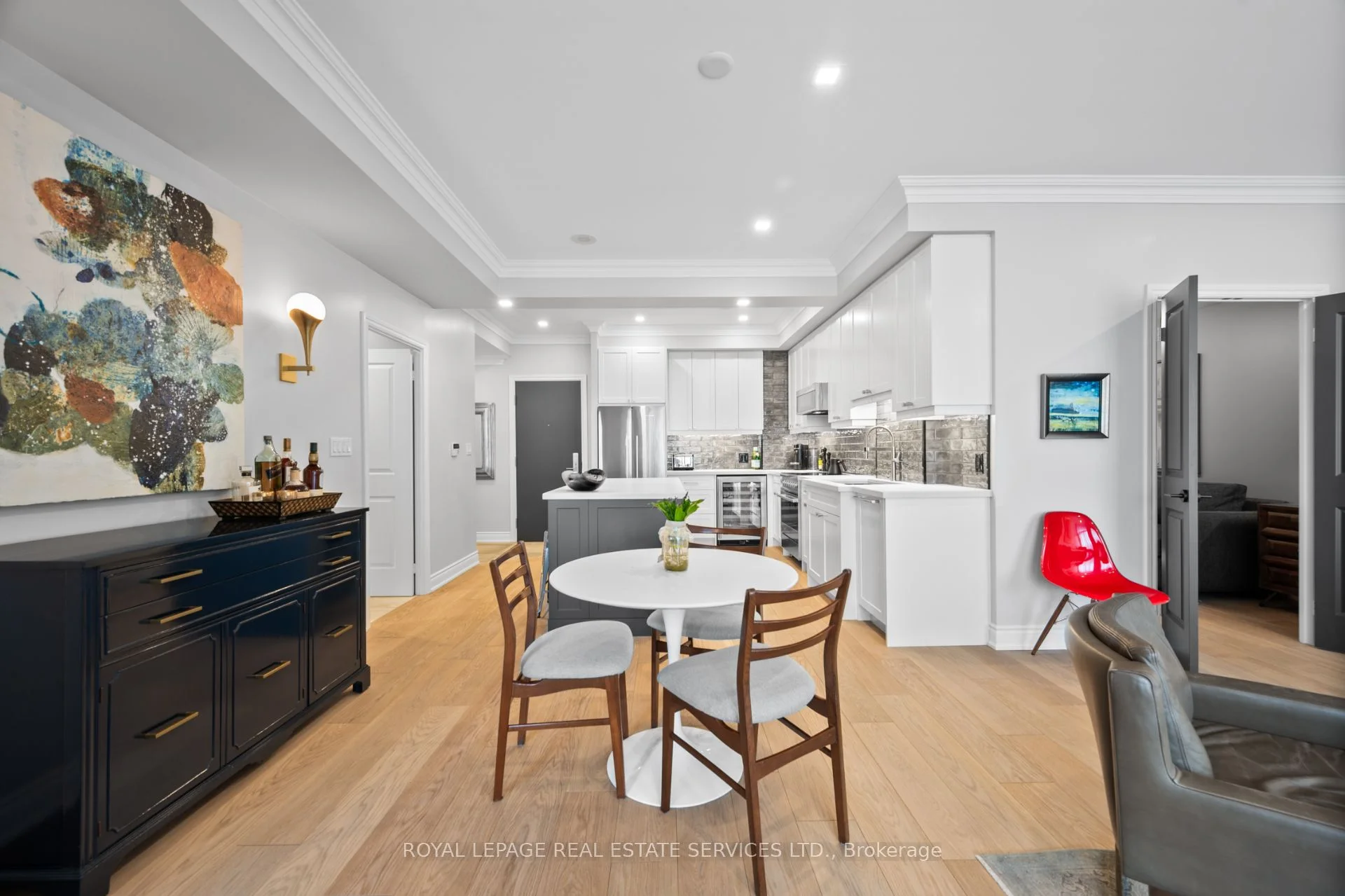 25 Earlington Avenue #422, Toronto W08, ON M8X 3A3