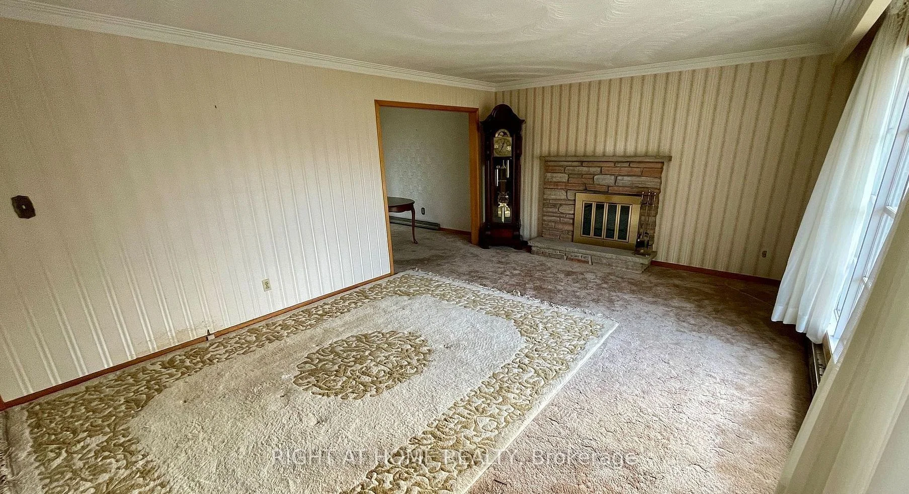 139 Sandwell Drive, Oakville, ON L6L 4P1