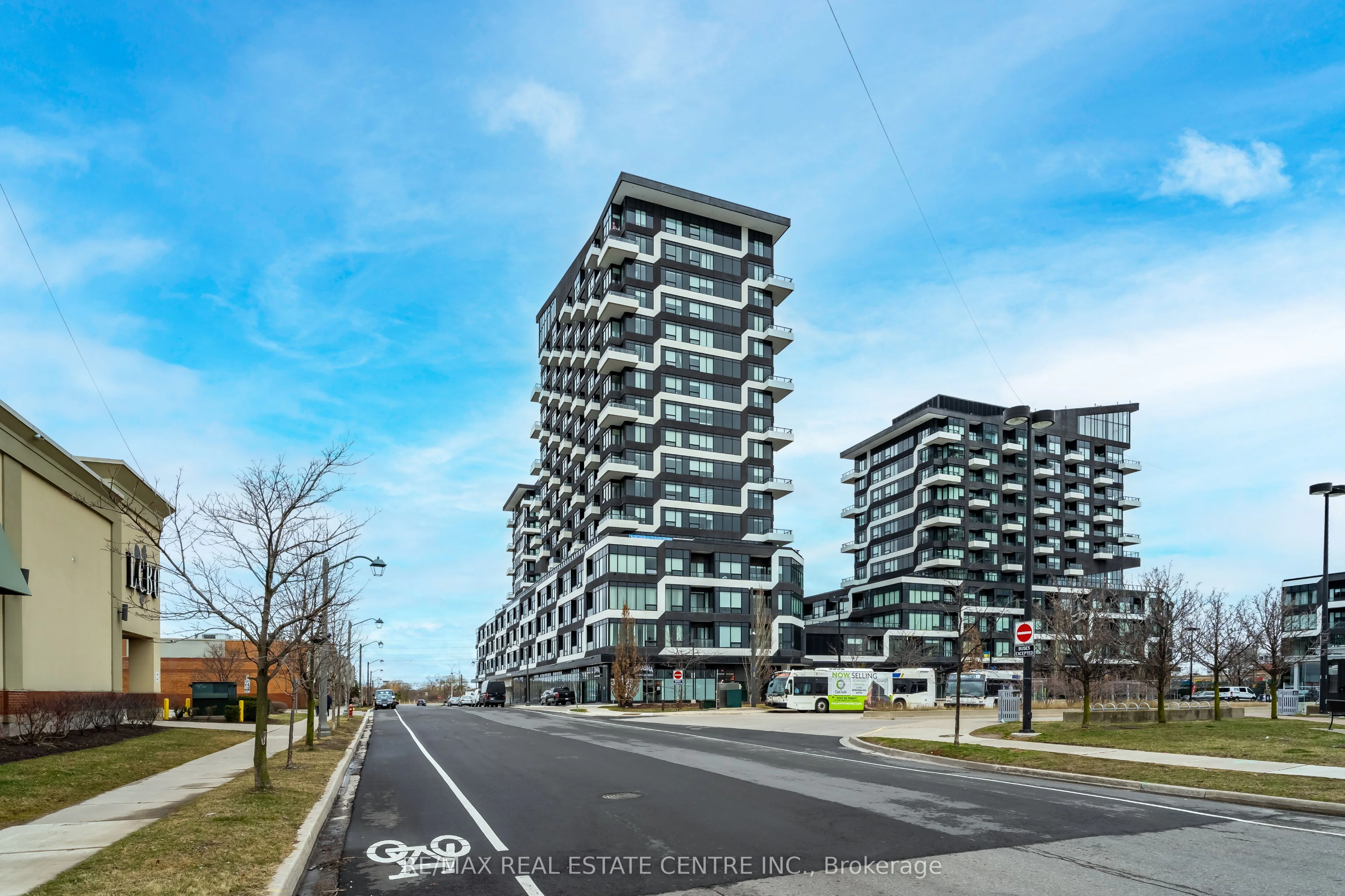 Common Element Condo in Oakville