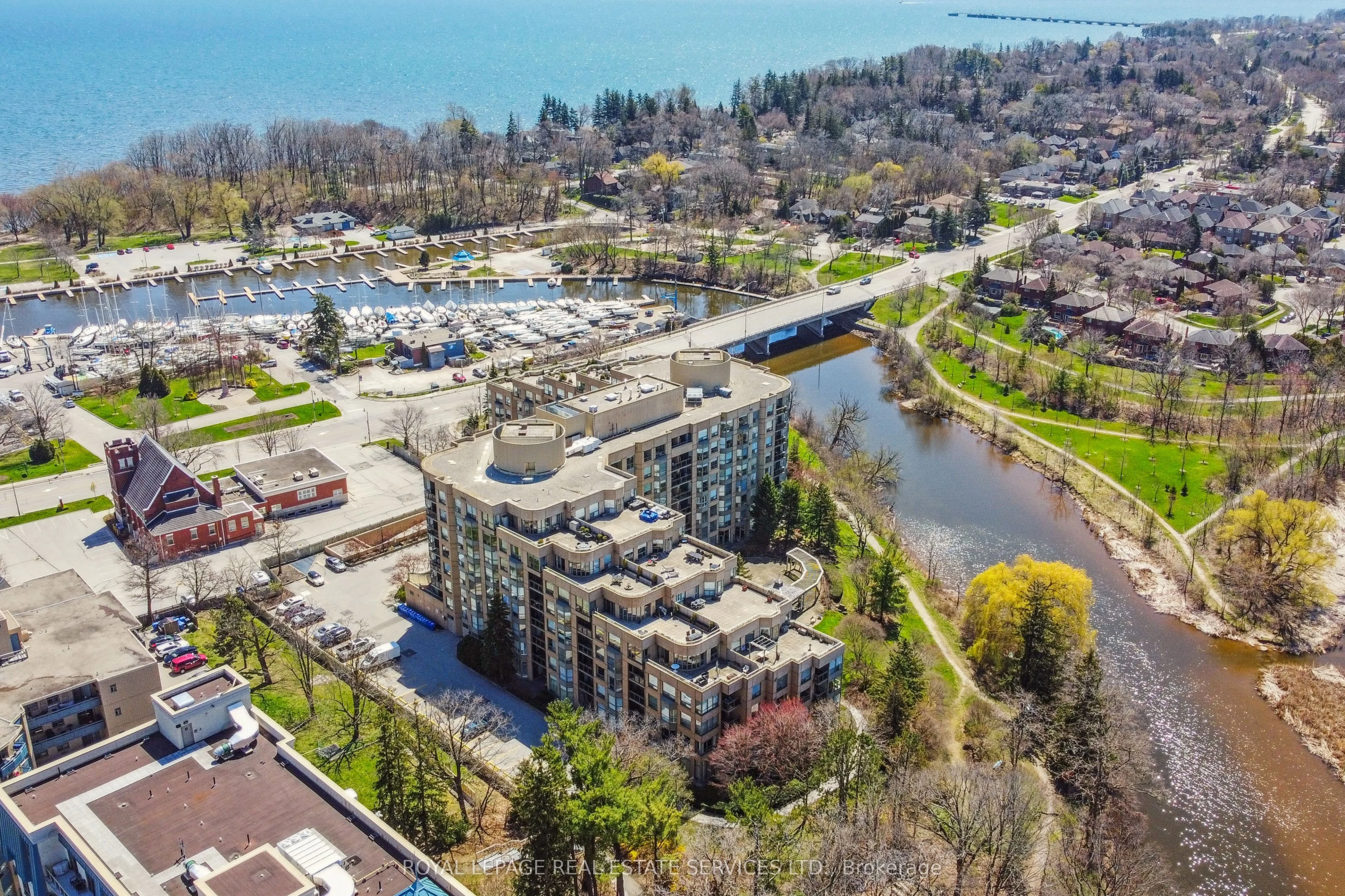 Condo Apartment in Oakville