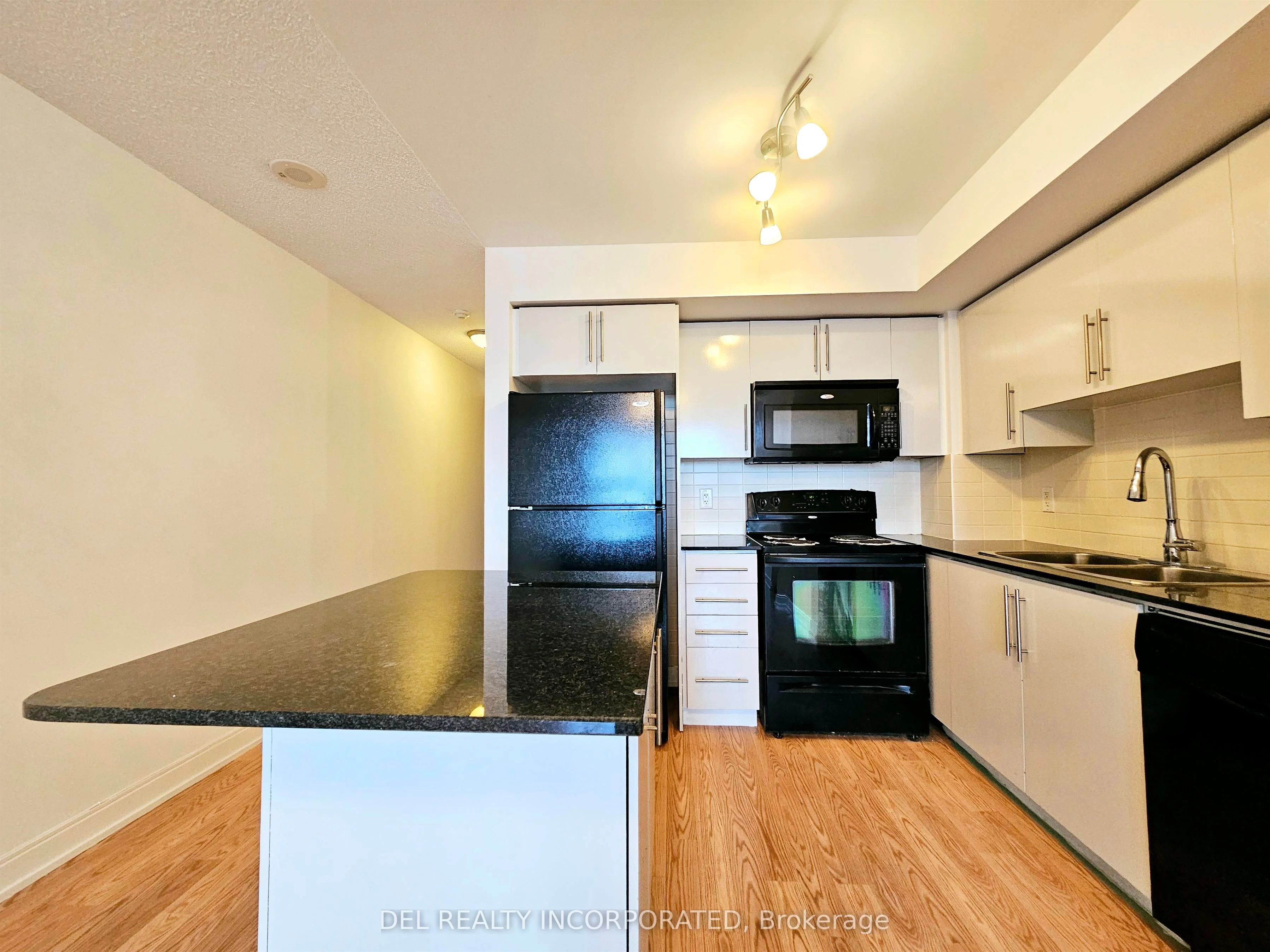 25 Viking Lane 656, Toronto W08, On M9b 0a1