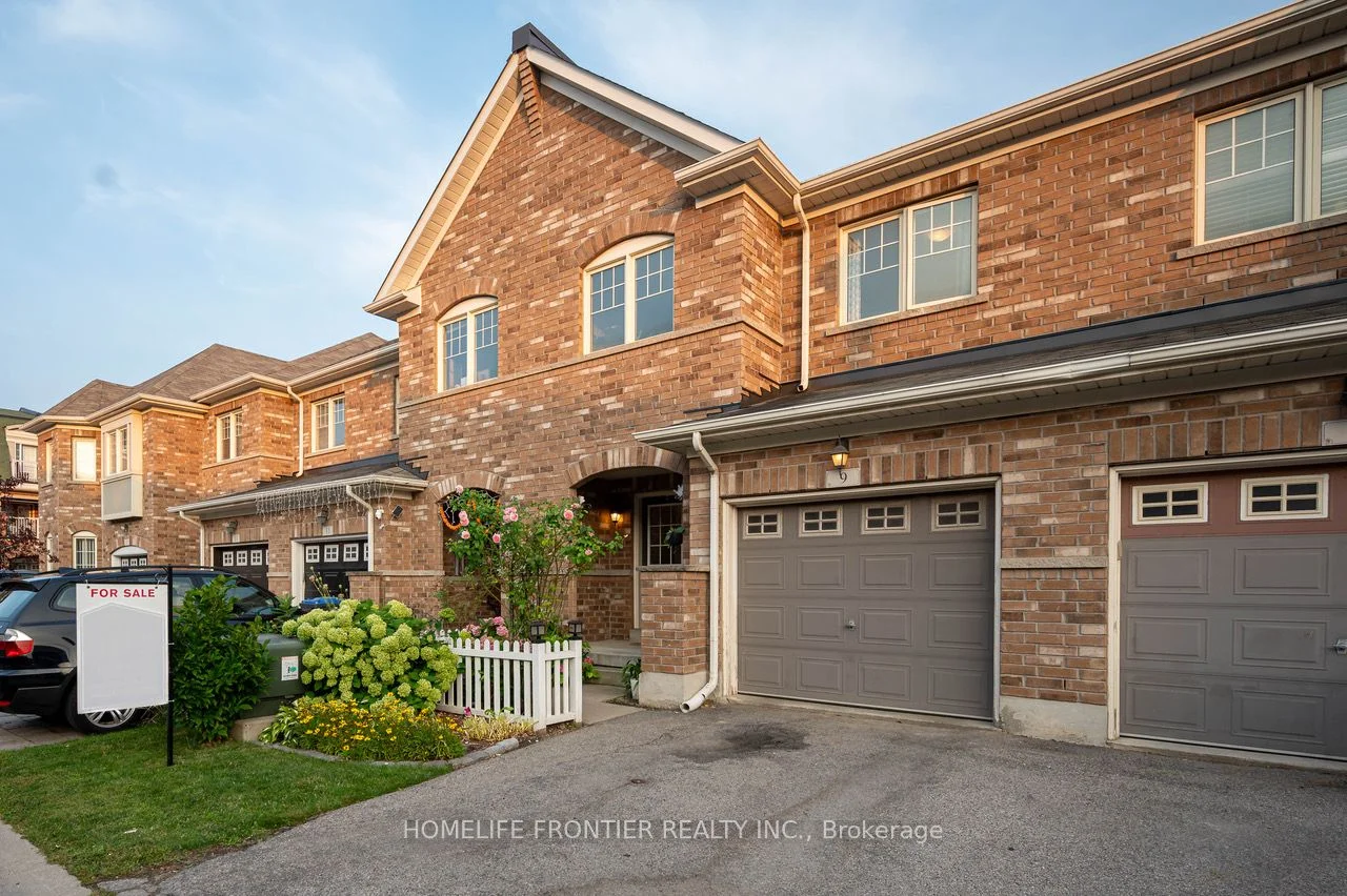 Att/Row/Townhouse in Brampton