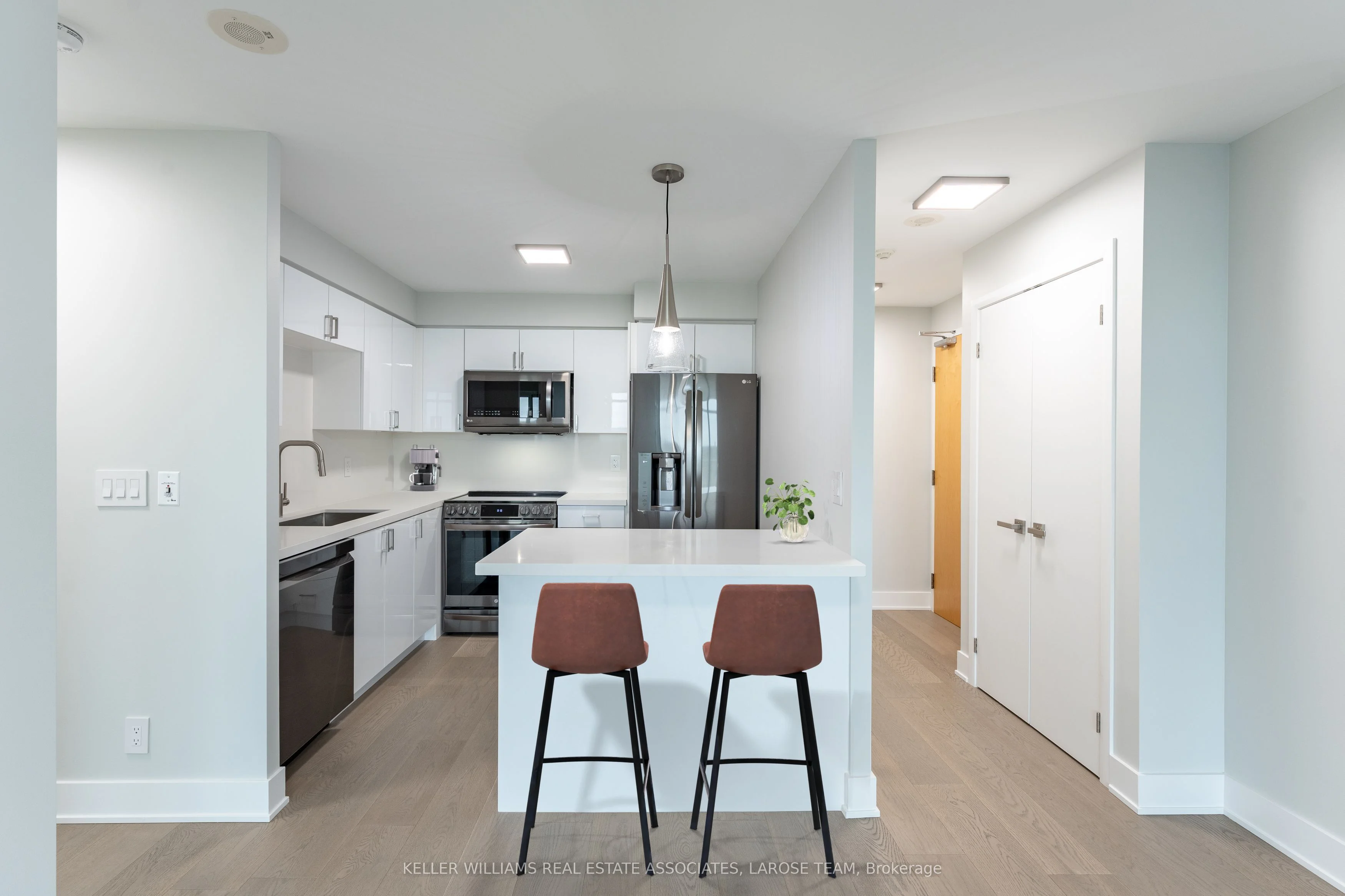 185 Legion Road N 1517, Toronto W06, On M8y 0a1