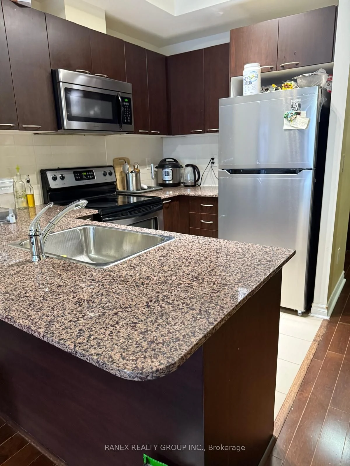 385 Prince Of Wales Drive 712, Mississauga, ON L5B 0C6
