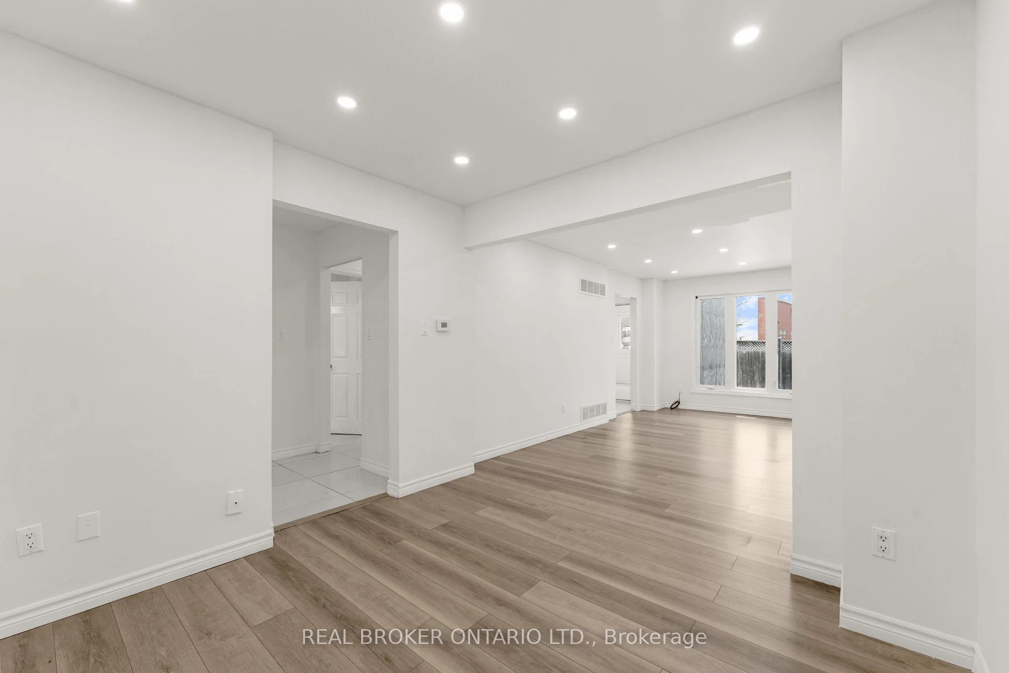 1098 Sawgrass Crescent Main, Mississauga, On L5c 3v4