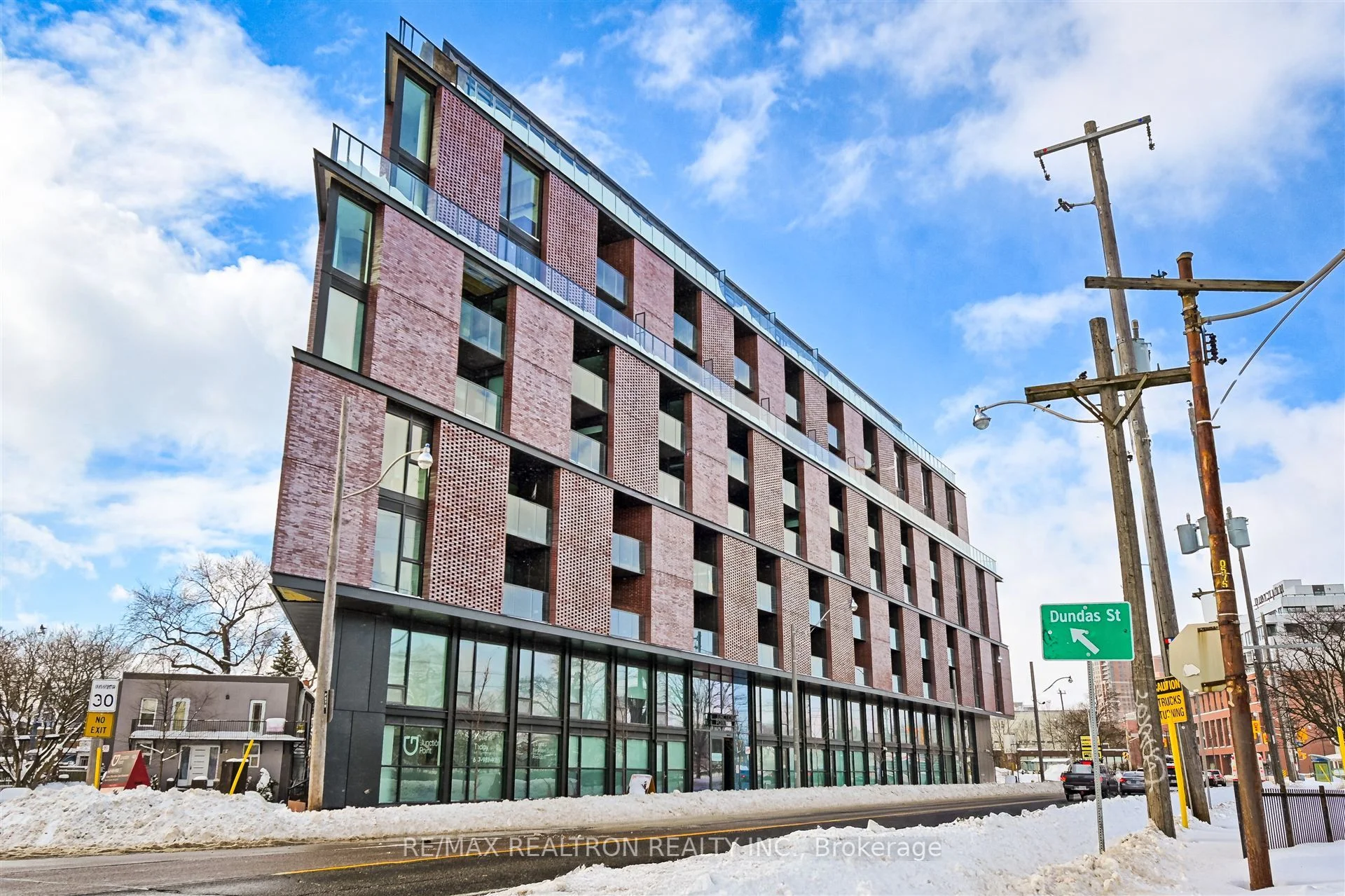 2625 Dundas Street W 611, Toronto W02, On M6p 0c5