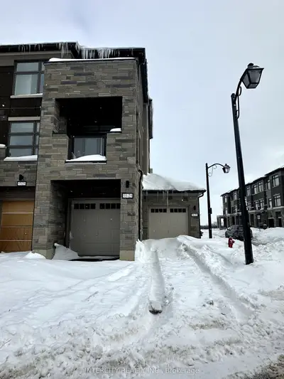 Att/Row/Townhouse in Brampton