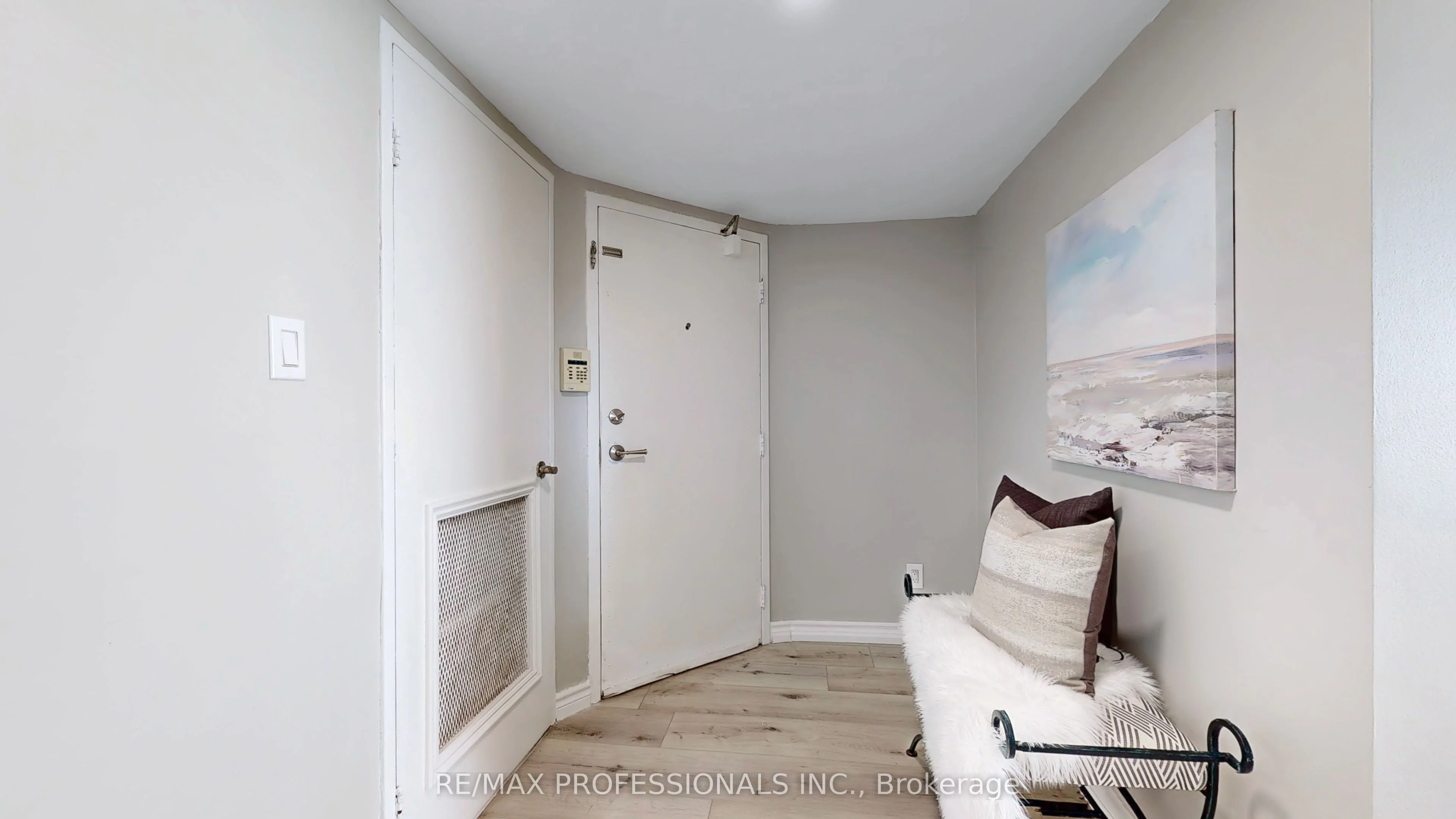1333 Bloor Street 909, Mississauga, ON L4Y 3T6