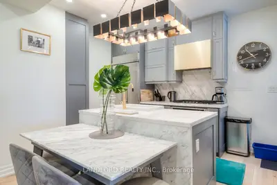 121 Sorauren Avenue Main, Toronto W01, On M6r 2e3