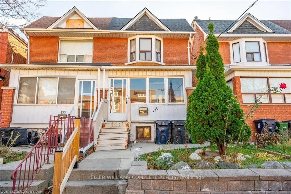 Triplex in Toronto