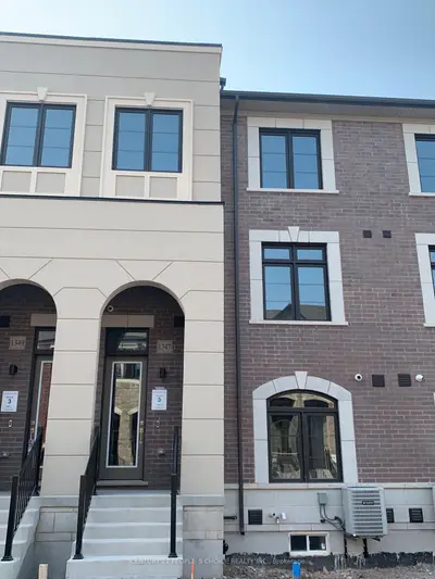 Att/Row/Townhouse in Oakville