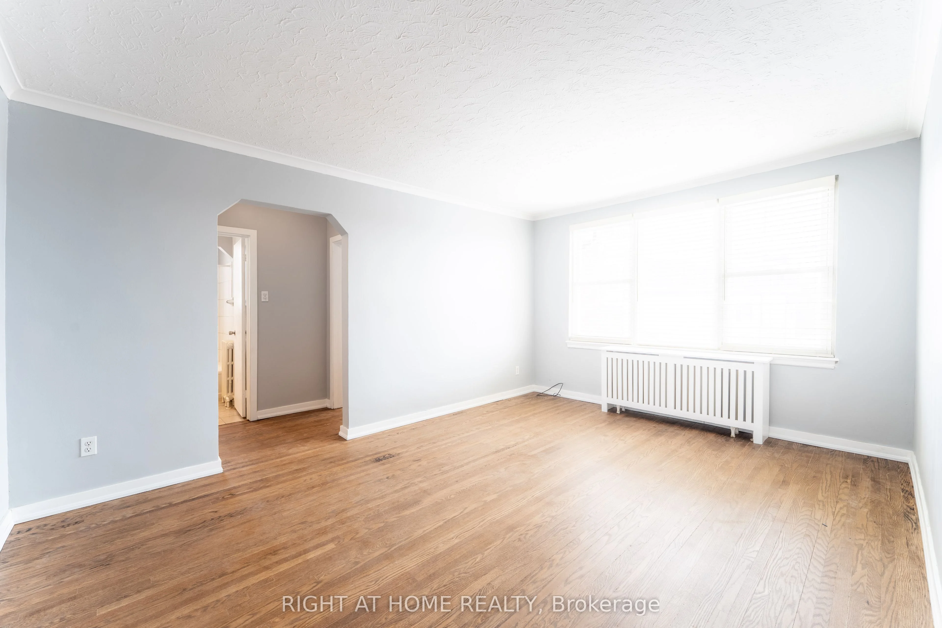 340 Lakeshore Road W 10, Mississauga, ON L5H 1H1