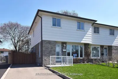 954 Blairholm Avenue, Mississauga, On L5c 1g4