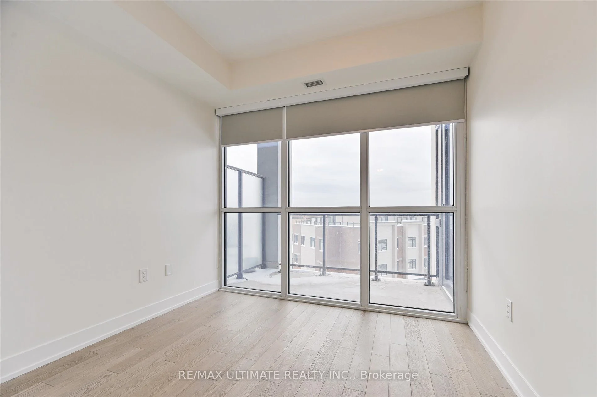 1063 Douglas McCurdy Cmn W 411, Mississauga, ON L5G 4B1