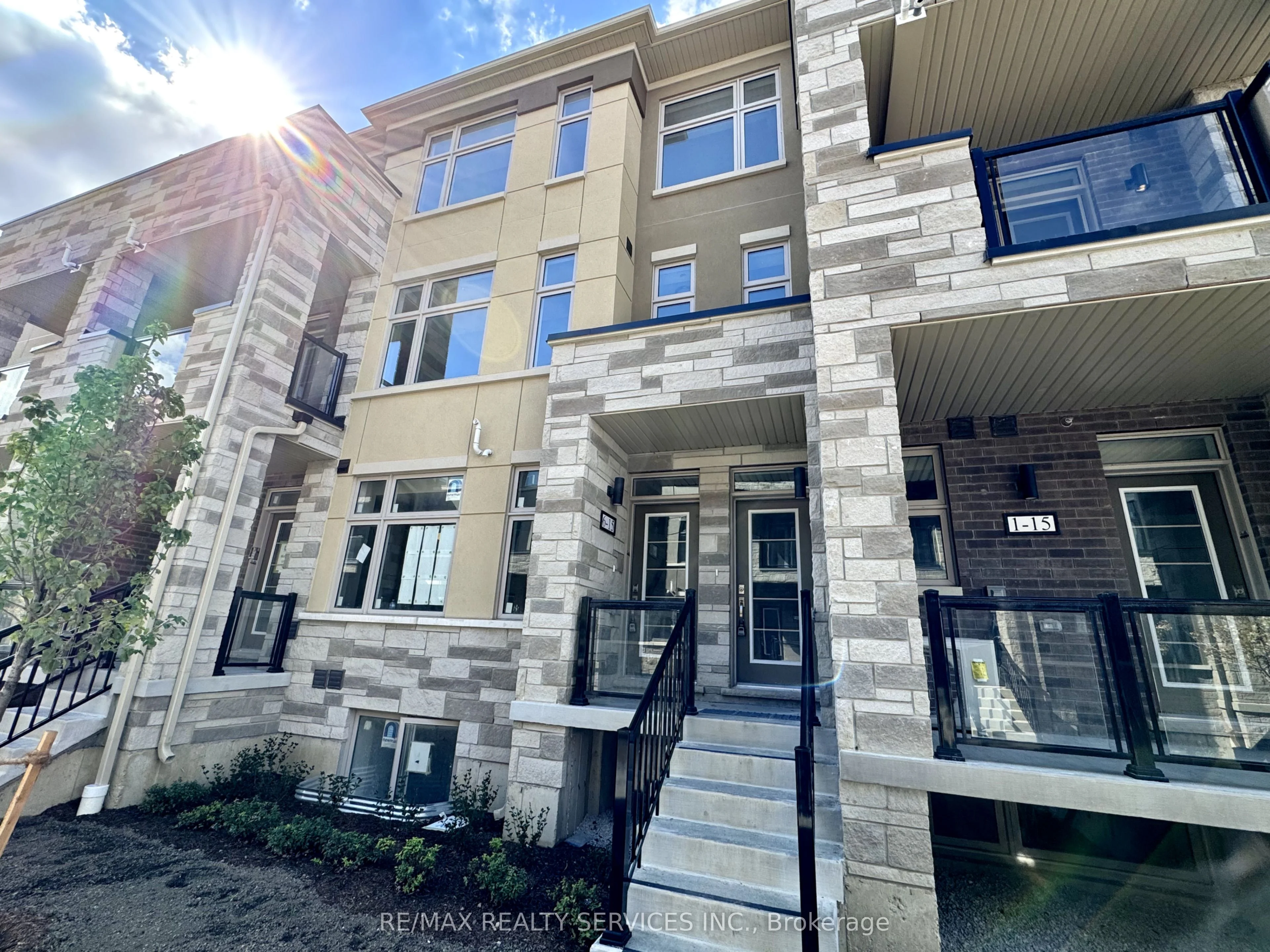 Att/Row/Townhouse in Brampton