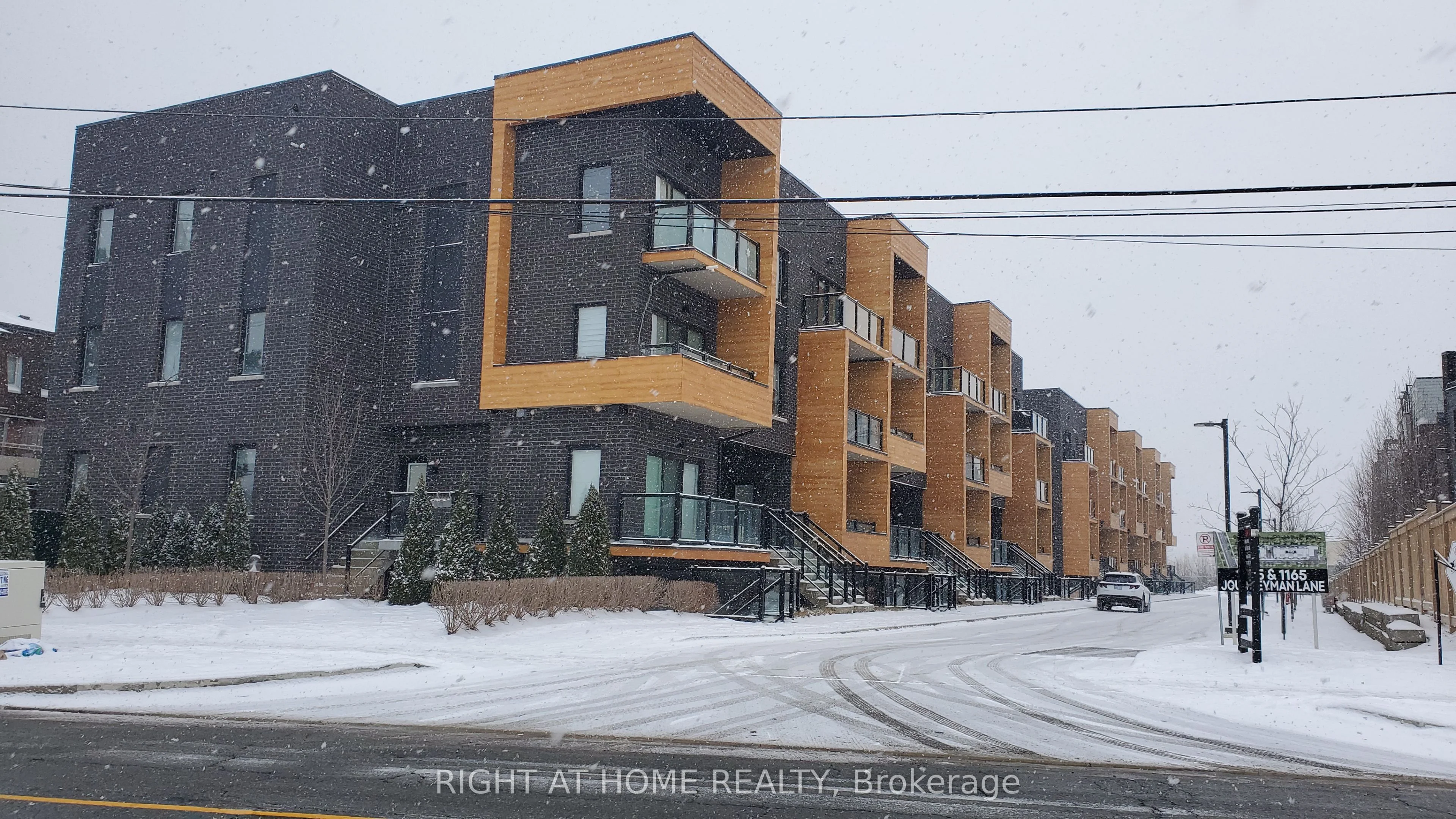 Condo Townhouse in Mississauga