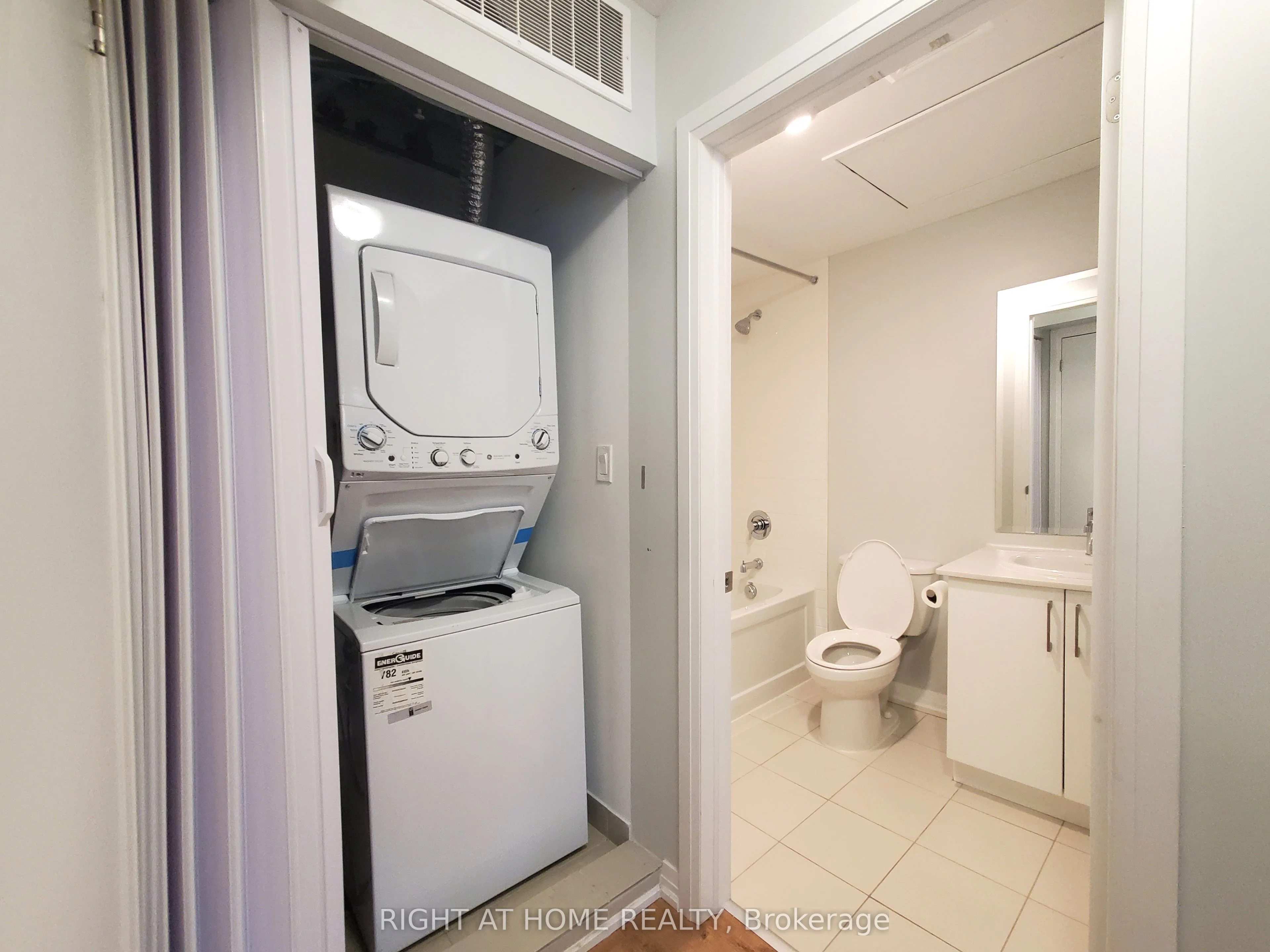 1165 Journeyman Lane 105, Mississauga, ON L5J 0B6
