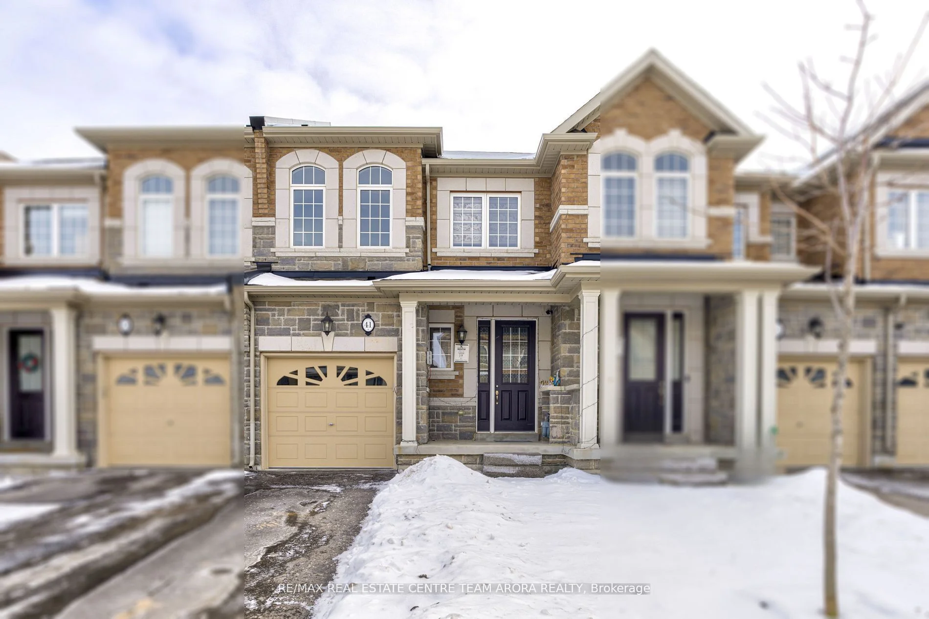 Att/Row/Townhouse in Brampton