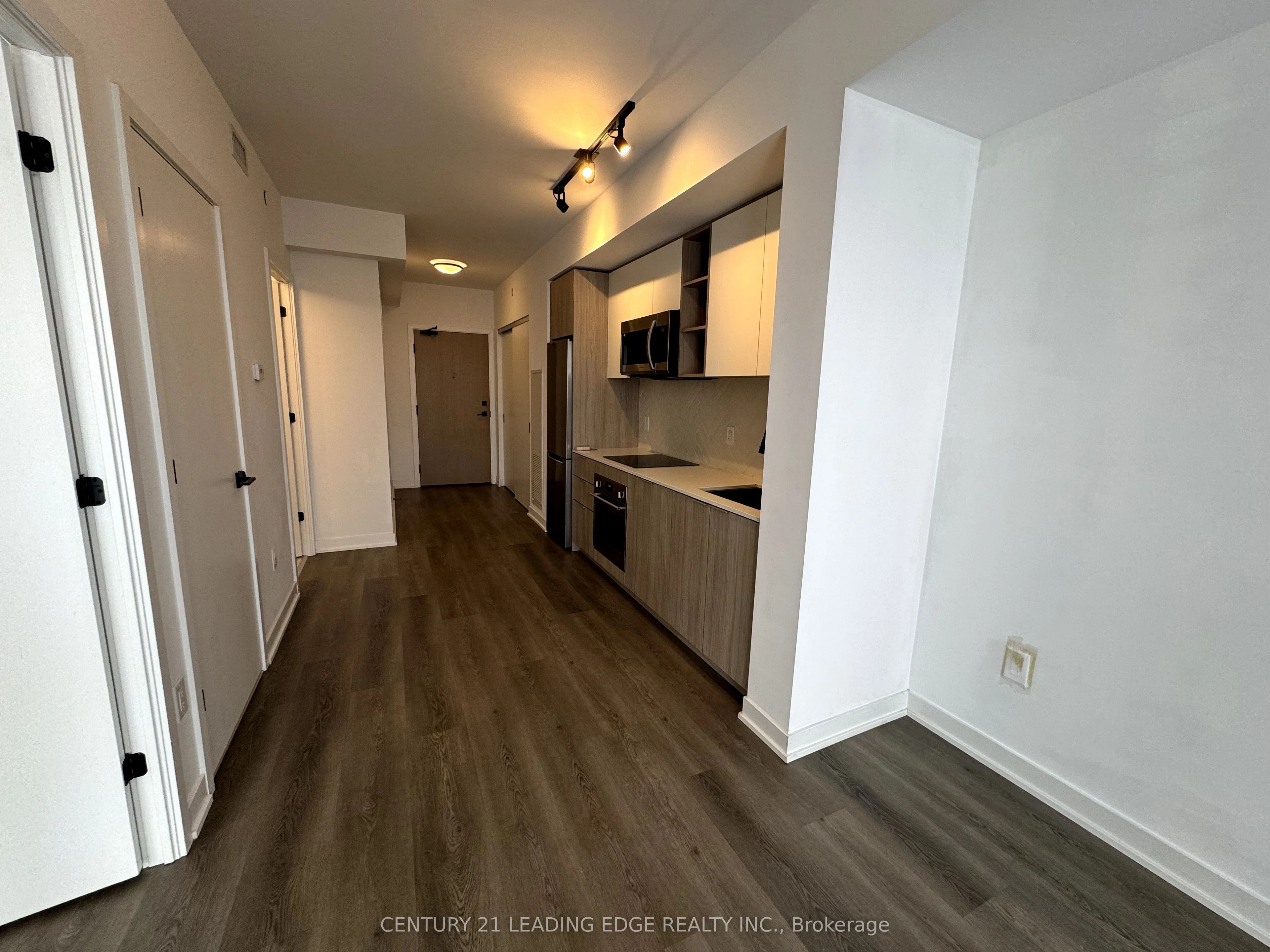 36 Zorra Street 1411, Toronto W08, ON M8Z 0G5