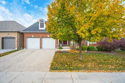 Detached Condo in Brampton