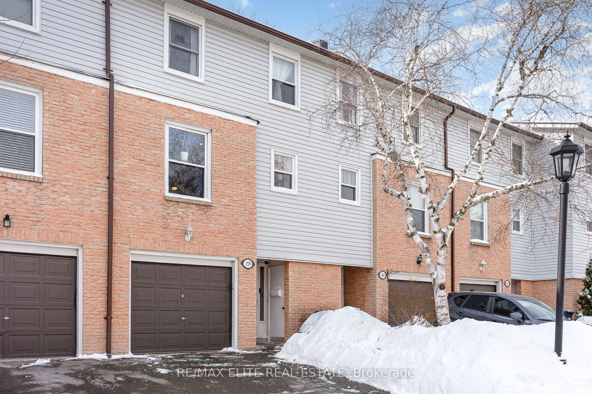Condo Townhouse in Mississauga