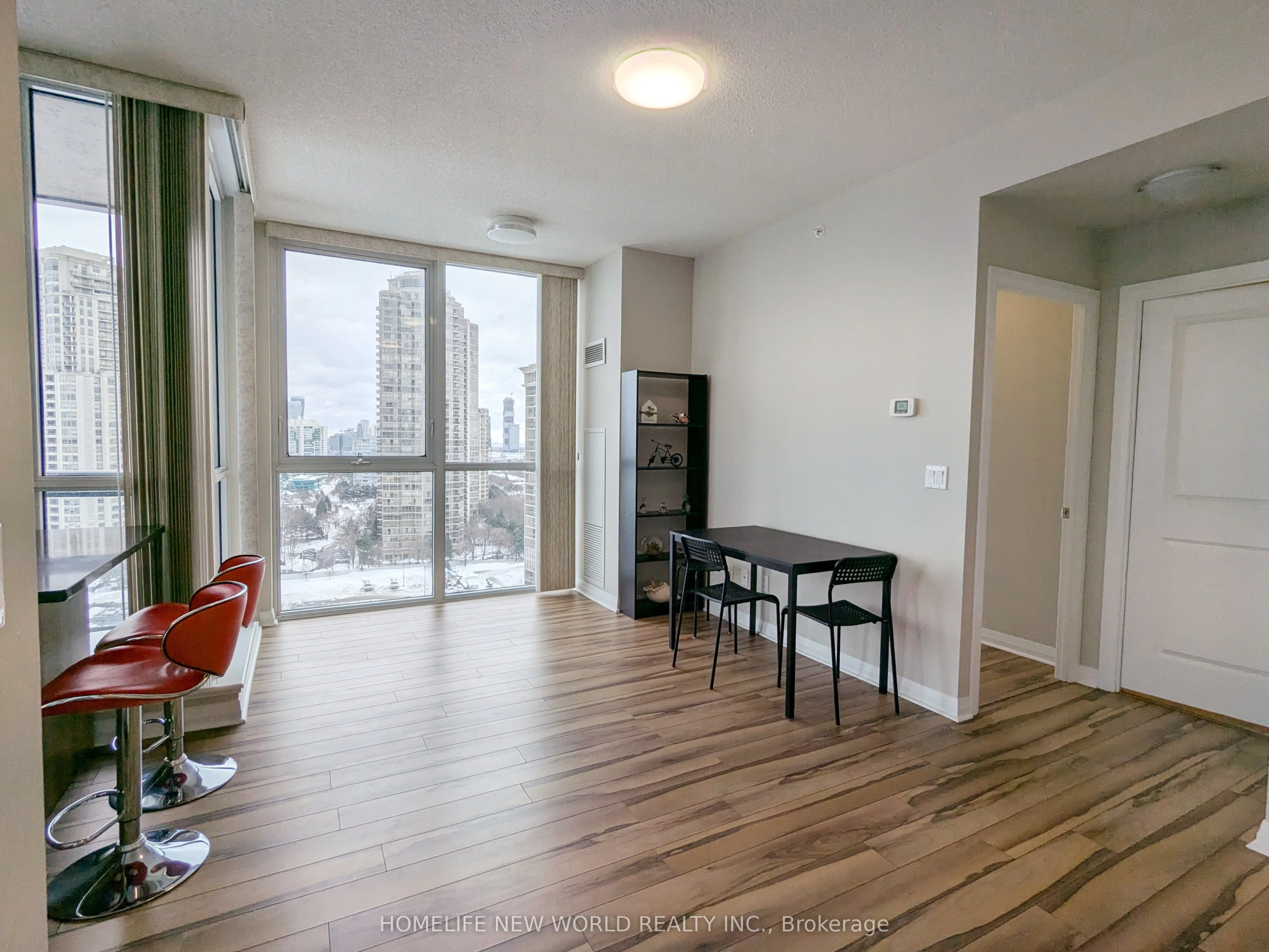 75 Eglinton Avenue W 1402, Mississauga, ON L5R 1B2