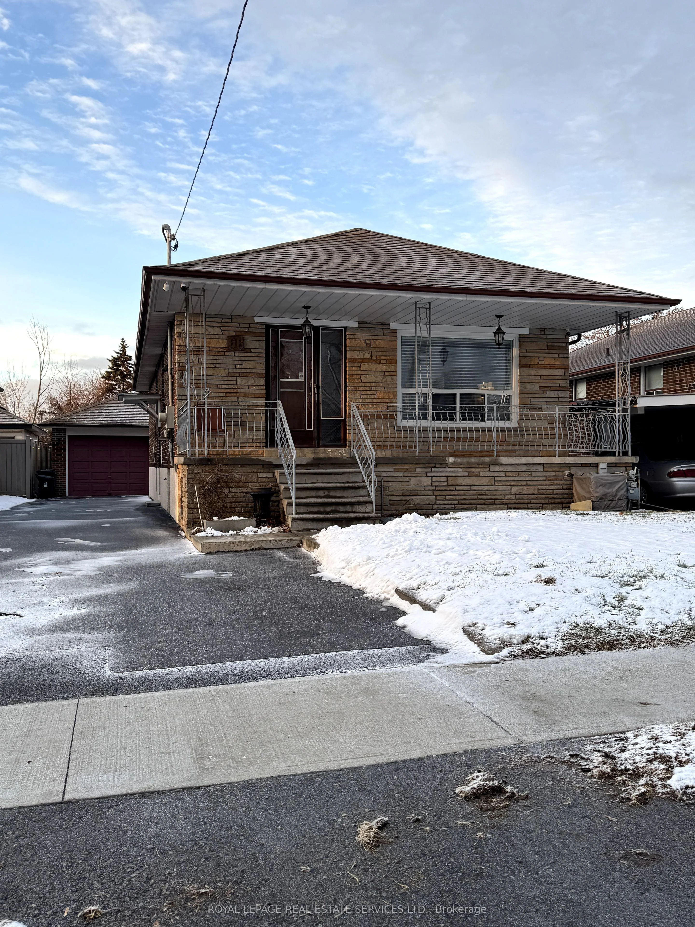 66 Nordin Avenue Main, Toronto W08, On M8z 2b3