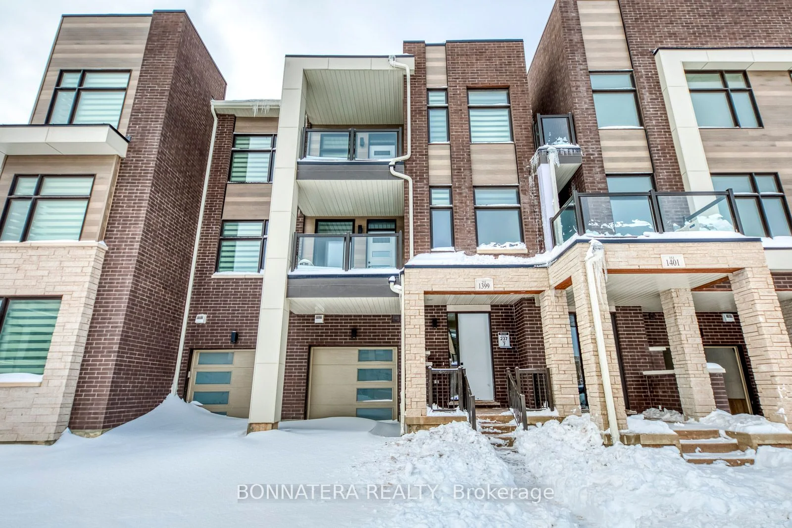 Att/Row/Townhouse in Oakville