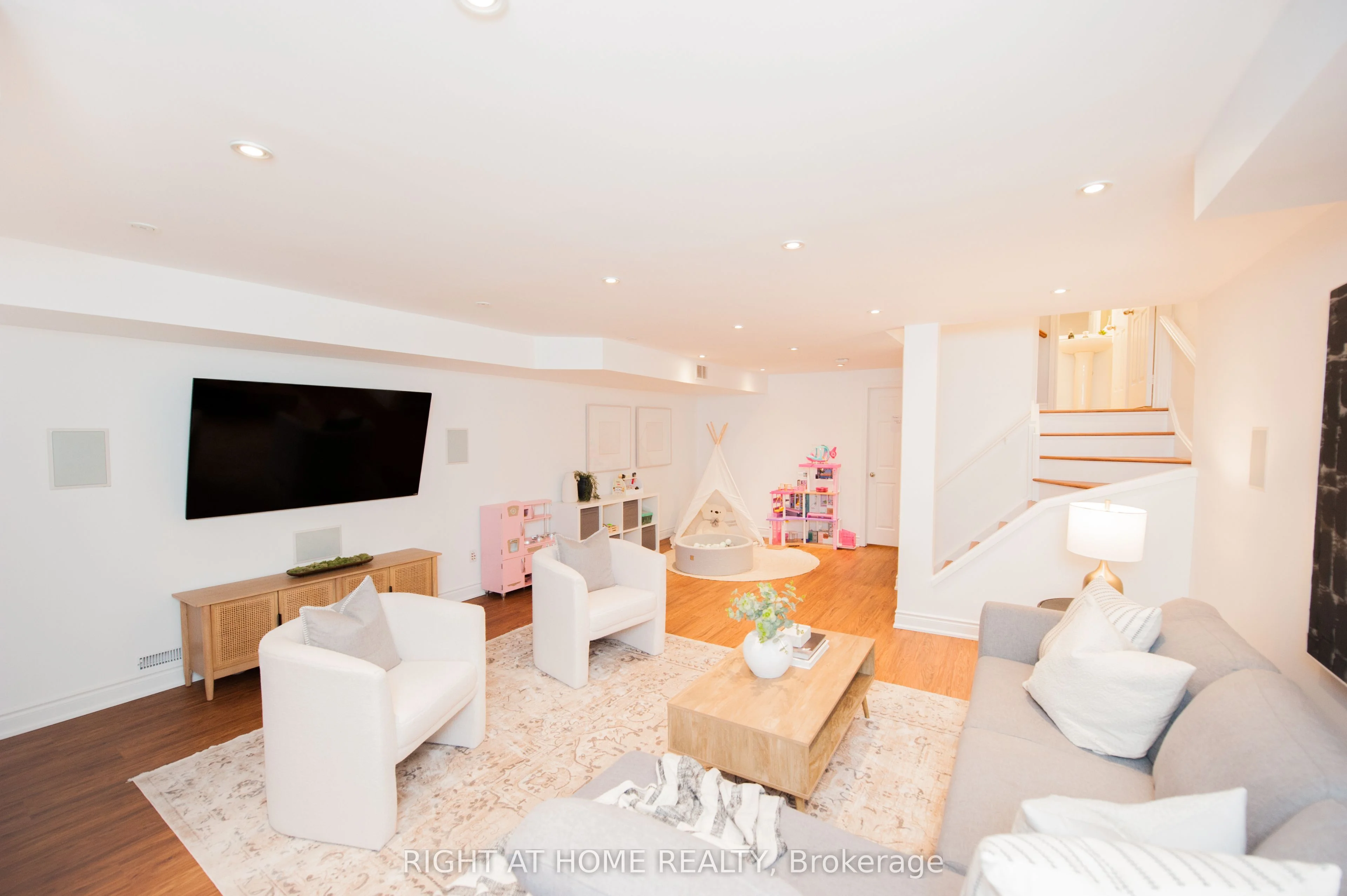 189 Glenashton Drive, Oakville, ON L6H 6M8